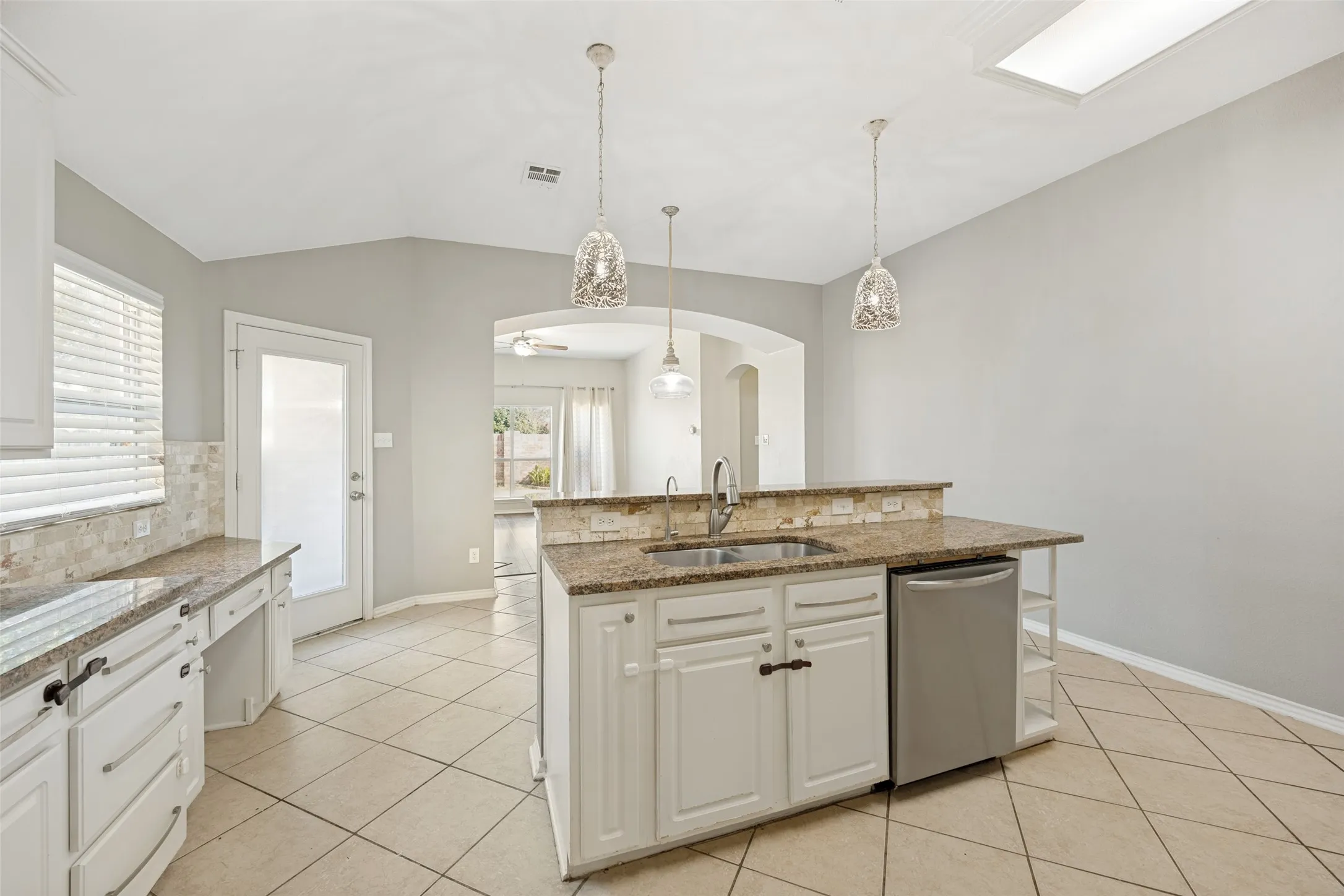 Single Family Residence For Sale in Collin County , 4620 Whitehall Court, Mc Kinney, Texas 75070, 4 Bedroom, 3 Bathroom, 2 Garage spaces, 2,626 Sqft, built in 2002, mls#21380349, Real Estate Agent in Mc Kinney, Homes For Sale in Collin county, Homes For Sale in Mc Kinney, Realtor in Mc Kinney Texas, Real Estate Brokerage Independent Realty Texas, Luminita Cordes Realtor