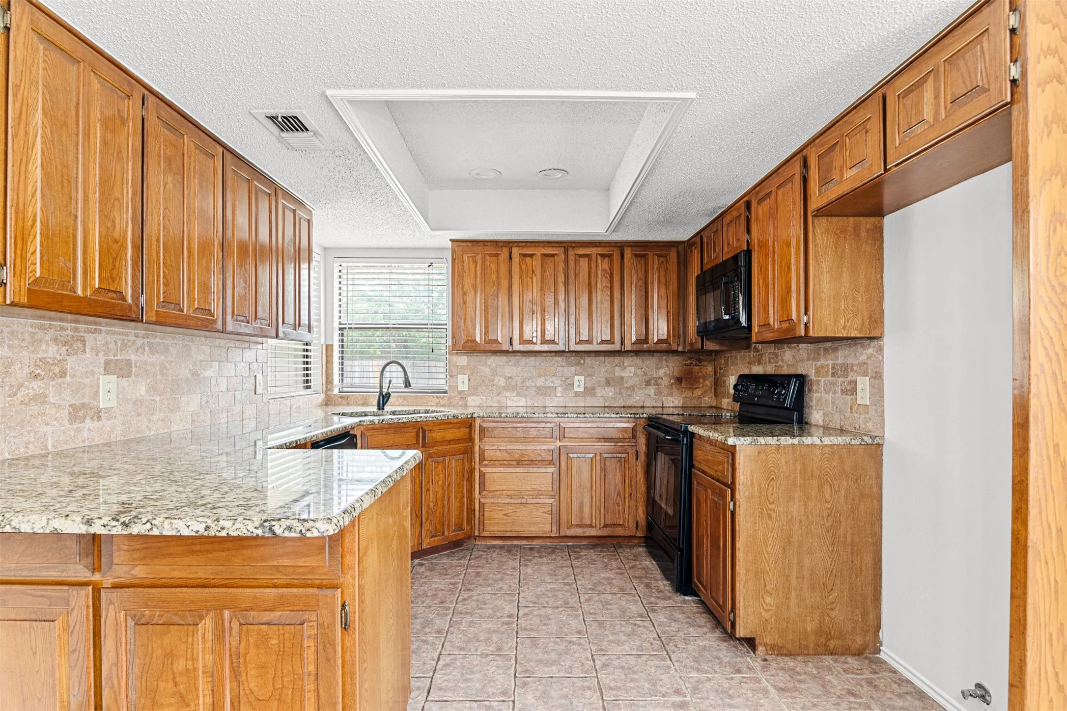 Single Family Residence For Sale in Tarrant County , 6403 Aires Drive, Arlington, Texas 76001, 3 Bedroom, 2 Bathroom, 2 Garage spaces, 1,526 Sqft, built in 1986, mls#21382675, Real Estate Agent in Arlington, Homes For Sale in Tarrant county, Homes For Sale in Arlington, Realtor in Arlington Texas, Real Estate Brokerage Independent Realty Texas, Luminita Cordes Realtor
