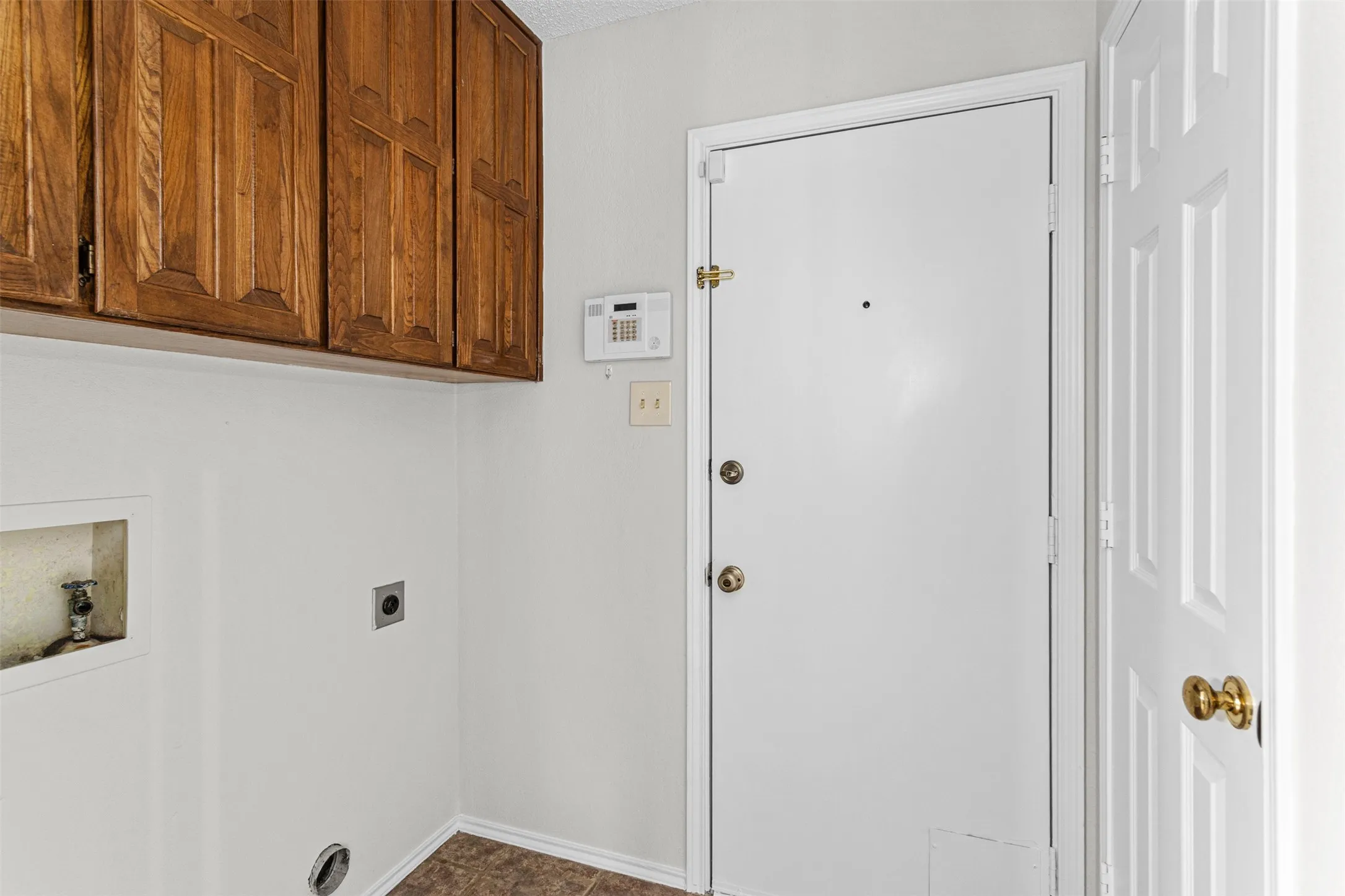 Single Family Residence For Sale in Tarrant County , 6403 Aires Drive, Arlington, Texas 76001, 3 Bedroom, 2 Bathroom, 2 Garage spaces, 1,526 Sqft, built in 1986, mls#21382675, Real Estate Agent in Arlington, Homes For Sale in Tarrant county, Homes For Sale in Arlington, Realtor in Arlington Texas, Real Estate Brokerage Independent Realty Texas, Luminita Cordes Realtor