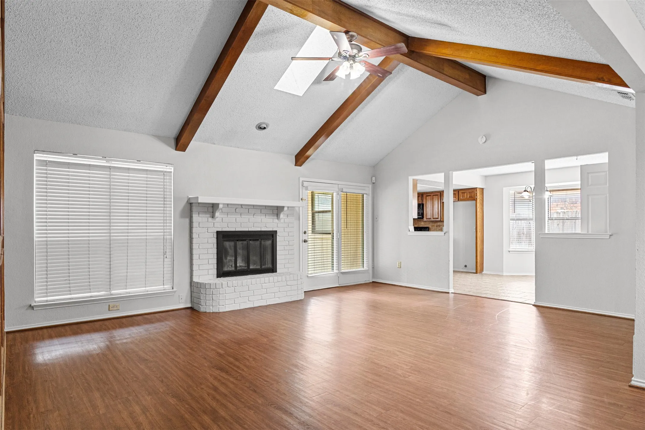 Single Family Residence For Sale in Tarrant County , 6403 Aires Drive, Arlington, Texas 76001, 3 Bedroom, 2 Bathroom, 2 Garage spaces, 1,526 Sqft, built in 1986, mls#21382675, Real Estate Agent in Arlington, Homes For Sale in Tarrant county, Homes For Sale in Arlington, Realtor in Arlington Texas, Real Estate Brokerage Independent Realty Texas, Luminita Cordes Realtor