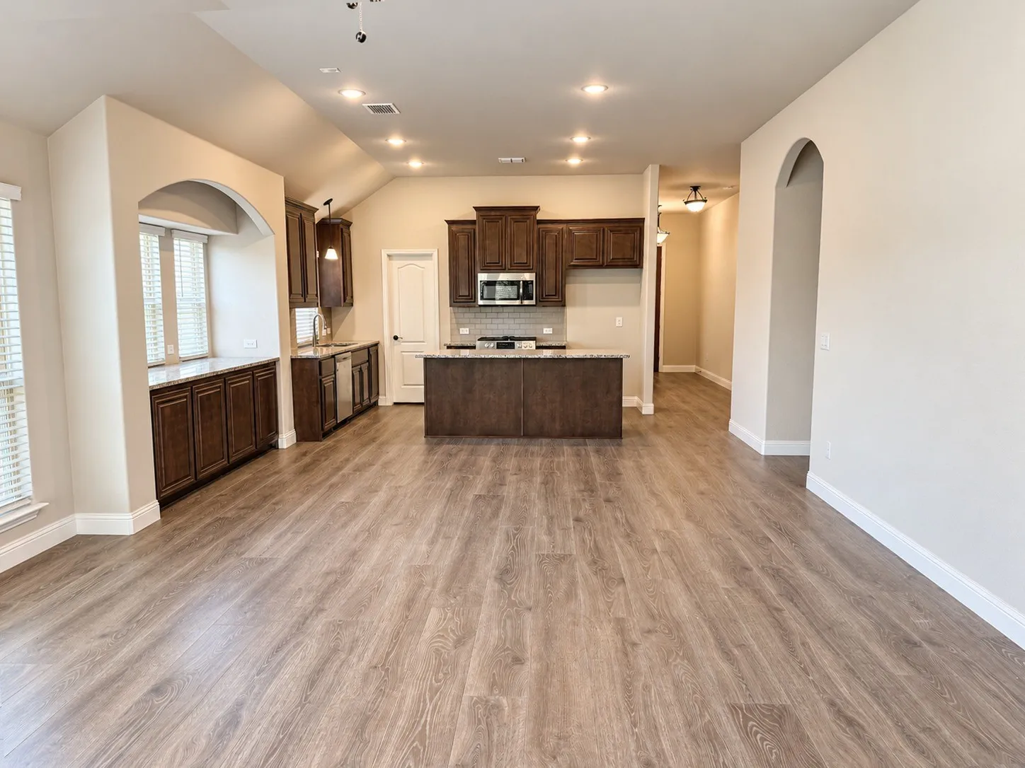 Single Family Residence For Sale in Ellis County , 469 Brushwood Lane, Waxahachie, Texas 75165, 4 Bedroom, 2 Bathroom, 2 Garage spaces, 2,029 Sqft, built in 2021, mls#21382300, Real Estate Agent in Waxahachie, Homes For Sale in Ellis county, Homes For Sale in Waxahachie, Realtor in Waxahachie Texas, Real Estate Brokerage Independent Realty Texas, Luminita Cordes Realtor