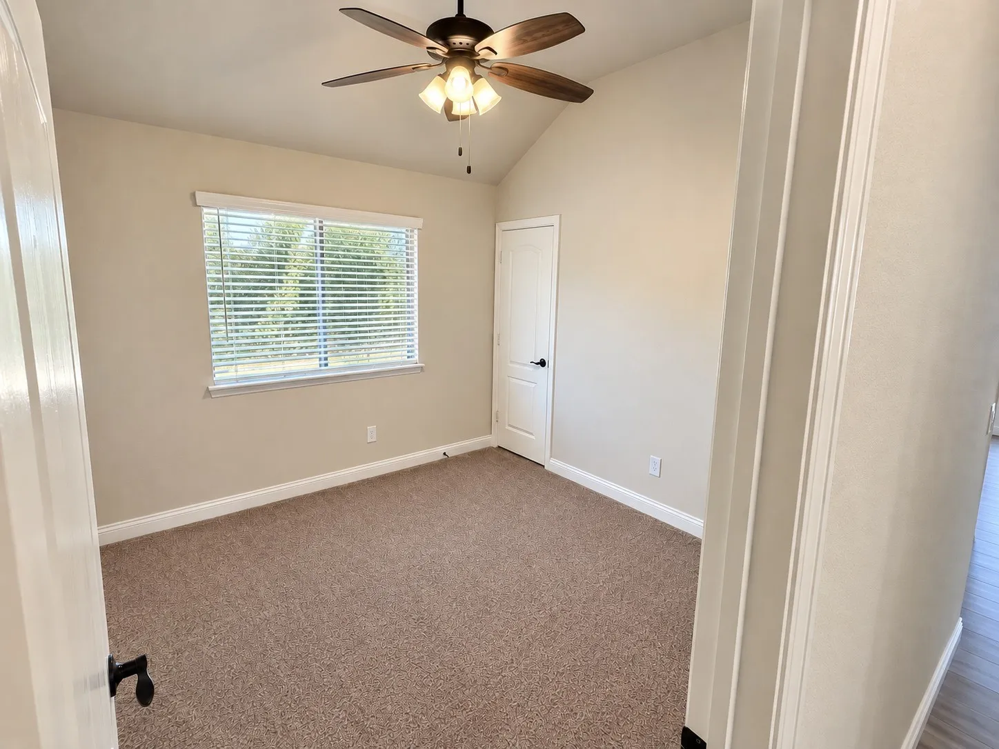 Single Family Residence For Sale in Ellis County , 469 Brushwood Lane, Waxahachie, Texas 75165, 4 Bedroom, 2 Bathroom, 2 Garage spaces, 2,029 Sqft, built in 2021, mls#21382300, Real Estate Agent in Waxahachie, Homes For Sale in Ellis county, Homes For Sale in Waxahachie, Realtor in Waxahachie Texas, Real Estate Brokerage Independent Realty Texas, Luminita Cordes Realtor