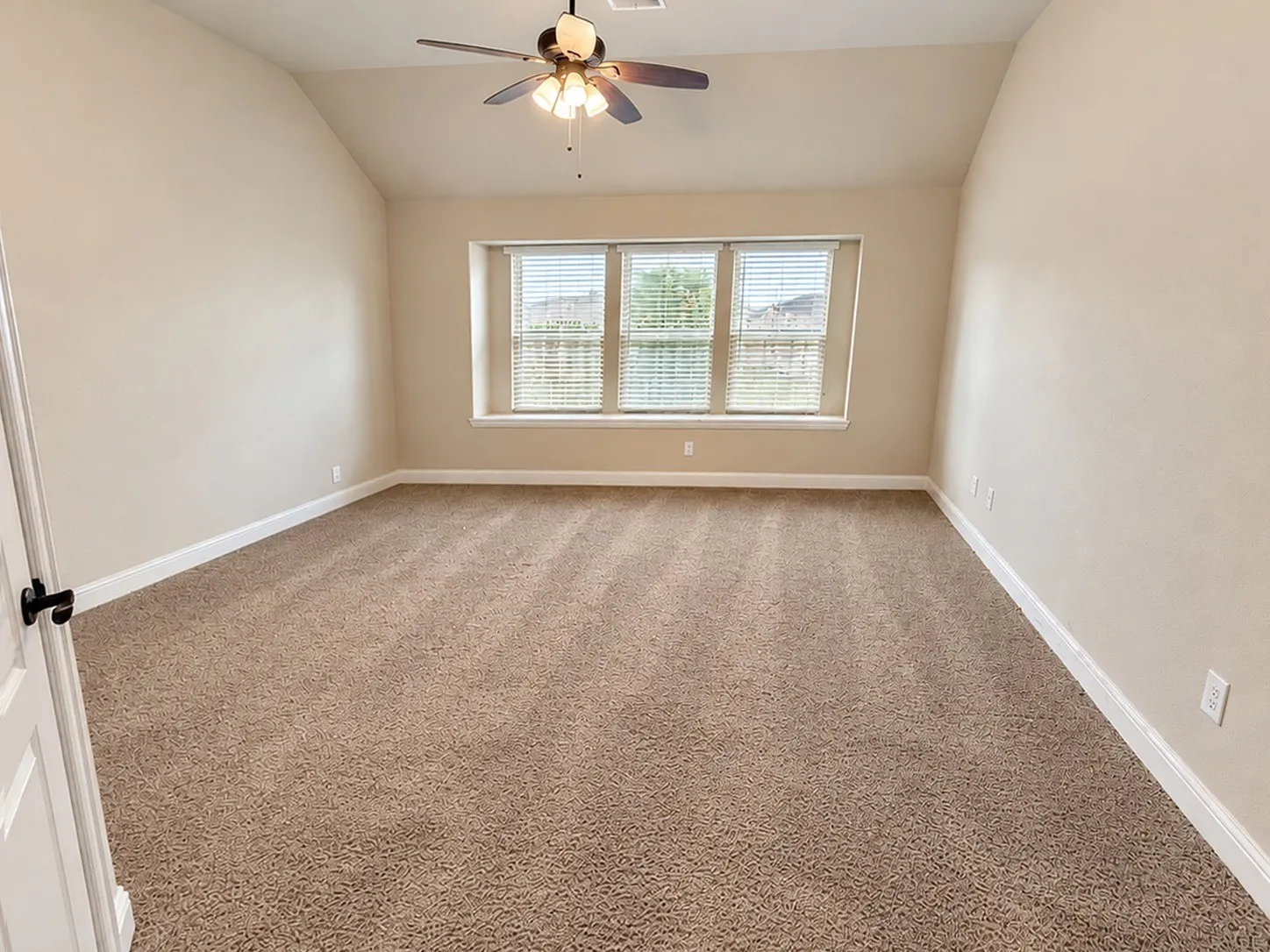 Single Family Residence For Sale in Ellis County , 469 Brushwood Lane, Waxahachie, Texas 75165, 4 Bedroom, 2 Bathroom, 2 Garage spaces, 2,029 Sqft, built in 2021, mls#21382300, Real Estate Agent in Waxahachie, Homes For Sale in Ellis county, Homes For Sale in Waxahachie, Realtor in Waxahachie Texas, Real Estate Brokerage Independent Realty Texas, Luminita Cordes Realtor