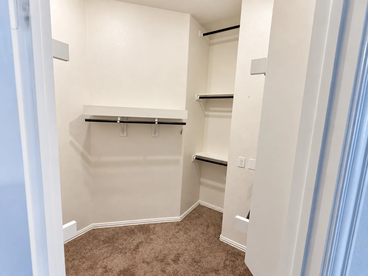 Single Family Residence For Sale in Ellis County , 469 Brushwood Lane, Waxahachie, Texas 75165, 4 Bedroom, 2 Bathroom, 2 Garage spaces, 2,029 Sqft, built in 2021, mls#21382300, Real Estate Agent in Waxahachie, Homes For Sale in Ellis county, Homes For Sale in Waxahachie, Realtor in Waxahachie Texas, Real Estate Brokerage Independent Realty Texas, Luminita Cordes Realtor
