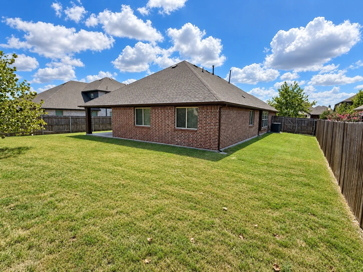Single Family Residence For Sale in Ellis County , 469 Brushwood Lane, Waxahachie, Texas 75165, 4 Bedroom, 2 Bathroom, 2 Garage spaces, 2,029 Sqft, built in 2021, mls#21382300, Real Estate Agent in Waxahachie, Homes For Sale in Ellis county, Homes For Sale in Waxahachie, Realtor in Waxahachie Texas, Real Estate Brokerage Independent Realty Texas, Luminita Cordes Realtor