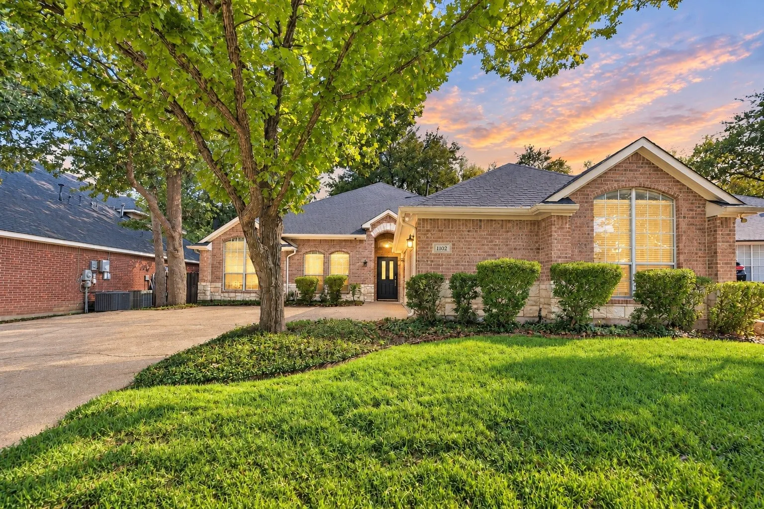 Single Family Residence For Sale in Tarrant County , 1102 Hartman Court, Arlington, Texas 76006, 4 Bedroom, 3 Bathroom, 2 Garage spaces, 2,538 Sqft, built in 1998, mls#21381116, Real Estate Agent in Arlington, Homes For Sale in Tarrant county, Homes For Sale in Arlington, Realtor in Arlington Texas, Real Estate Brokerage Independent Realty Texas, Luminita Cordes Realtor