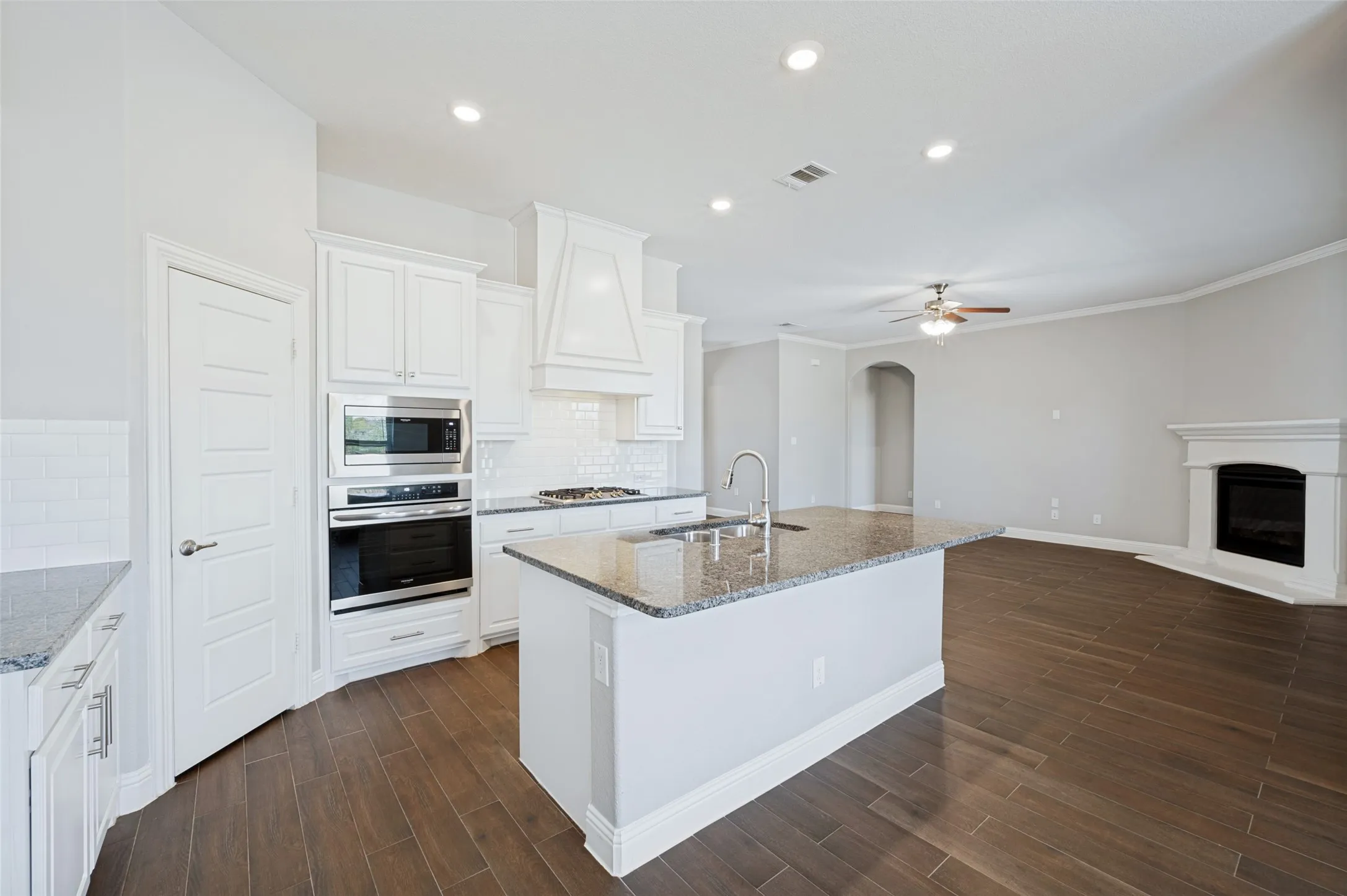Single Family Residence For Sale in Denton County , 3609 Cimarron River Drive, Celina, Texas 75078, 4 Bedroom, 2 Bathroom, 2 Garage spaces, 2,126 Sqft, built in 2019, mls#21382618, Real Estate Agent in Celina, Homes For Sale in Denton county, Homes For Sale in Celina, Realtor in Celina Texas, Real Estate Brokerage Independent Realty Texas, Luminita Cordes Realtor