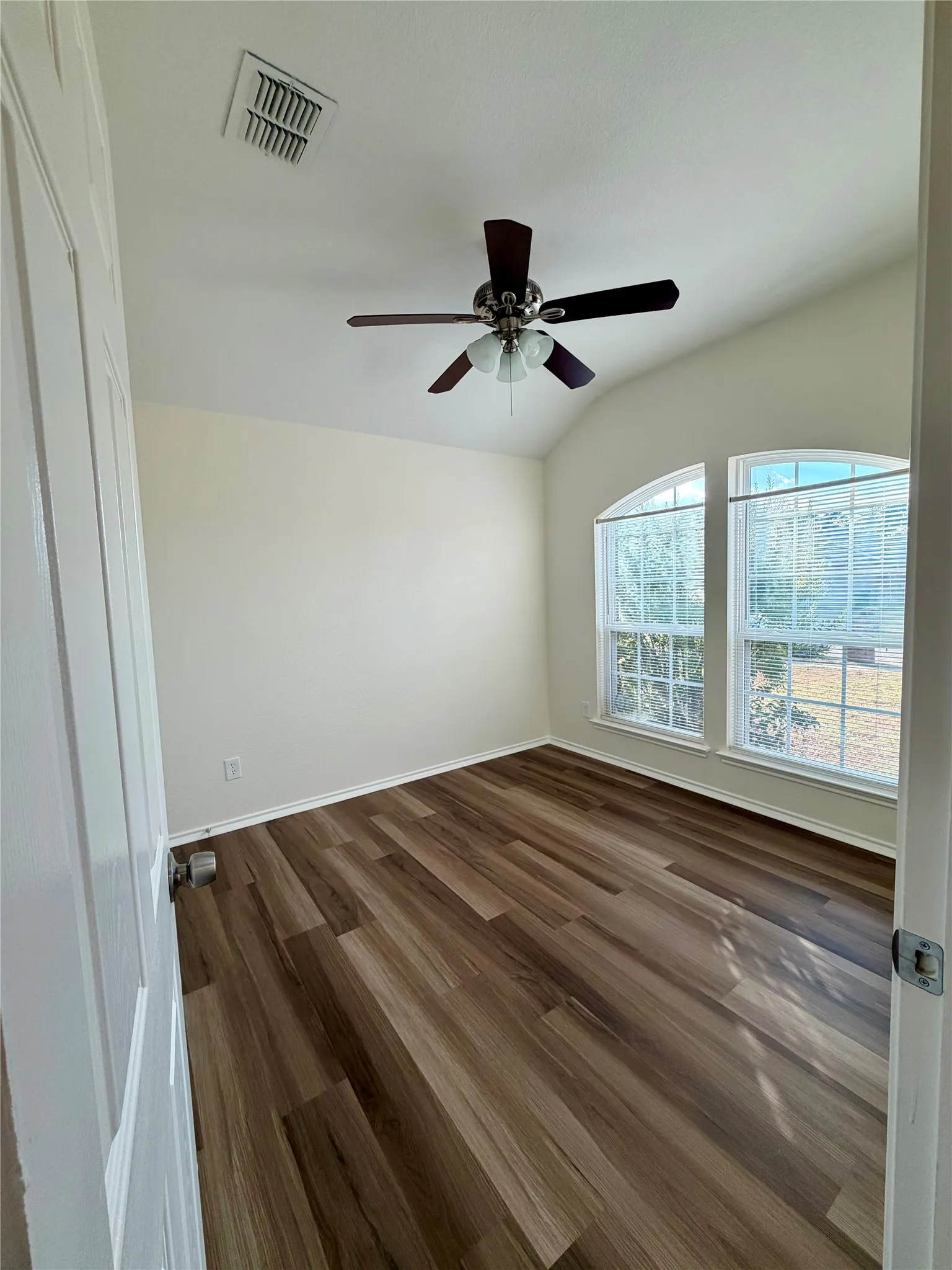 Single Family Residence For Rent in Dallas County , 1712 Ironworks Drive, Dallas, Texas 75253, 3 Bedroom, 2 Bathroom, 2 Garage spaces, 1,401 Sqft, built in 2008, mls#21376775, Real Estate Agent in Dallas, Homes For Rent in Dallas county, Homes For Rent in Dallas, Realtor in Dallas Texas, Real Estate Brokerage Independent Realty Texas, Luminita Cordes Realtor