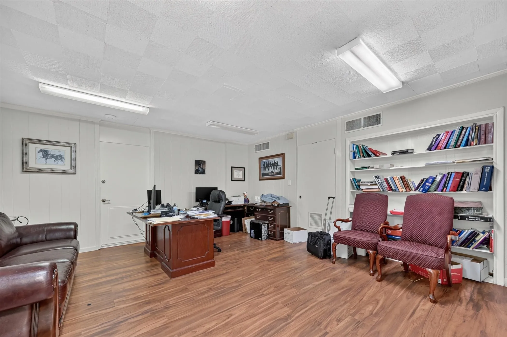 Business For Rent in Dallas County , 329 Centre Street, Dallas, Texas 75208, 0, 0, Garage spaces, 0 Sqft, built in 1962, mls#21382601, Real Estate Agent in Dallas, Homes For Rent in Dallas county, Homes For Rent in Dallas, Realtor in Dallas Texas, Real Estate Brokerage Independent Realty Texas, Luminita Cordes Realtor