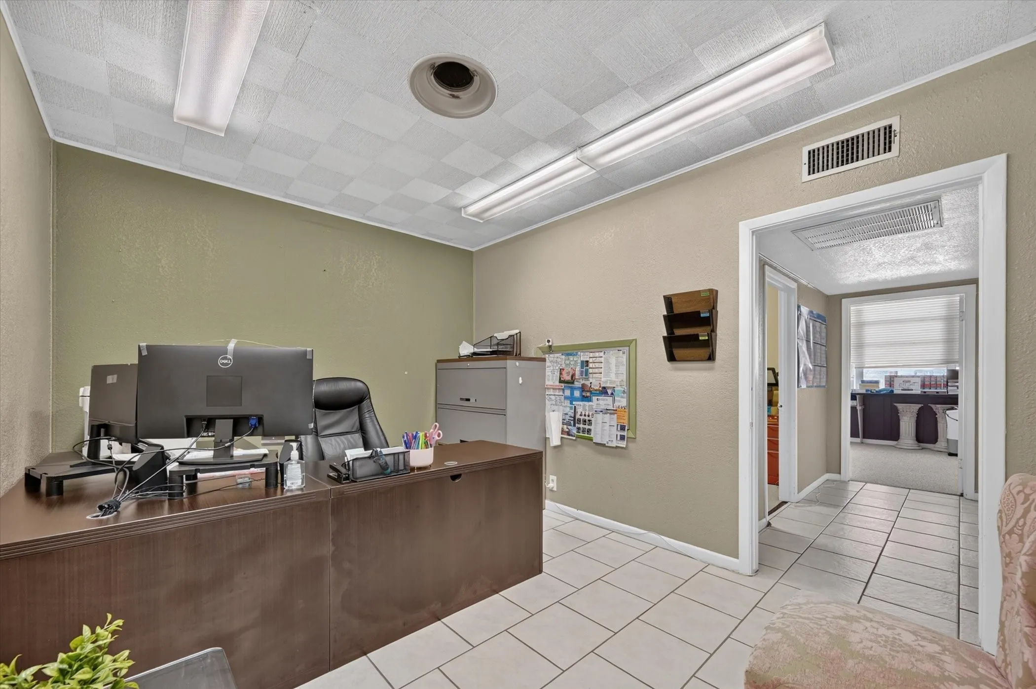 Business For Rent in Dallas County , 329 Centre Street, Dallas, Texas 75208, 0, 0, Garage spaces, 0 Sqft, built in 1962, mls#21382601, Real Estate Agent in Dallas, Homes For Rent in Dallas county, Homes For Rent in Dallas, Realtor in Dallas Texas, Real Estate Brokerage Independent Realty Texas, Luminita Cordes Realtor