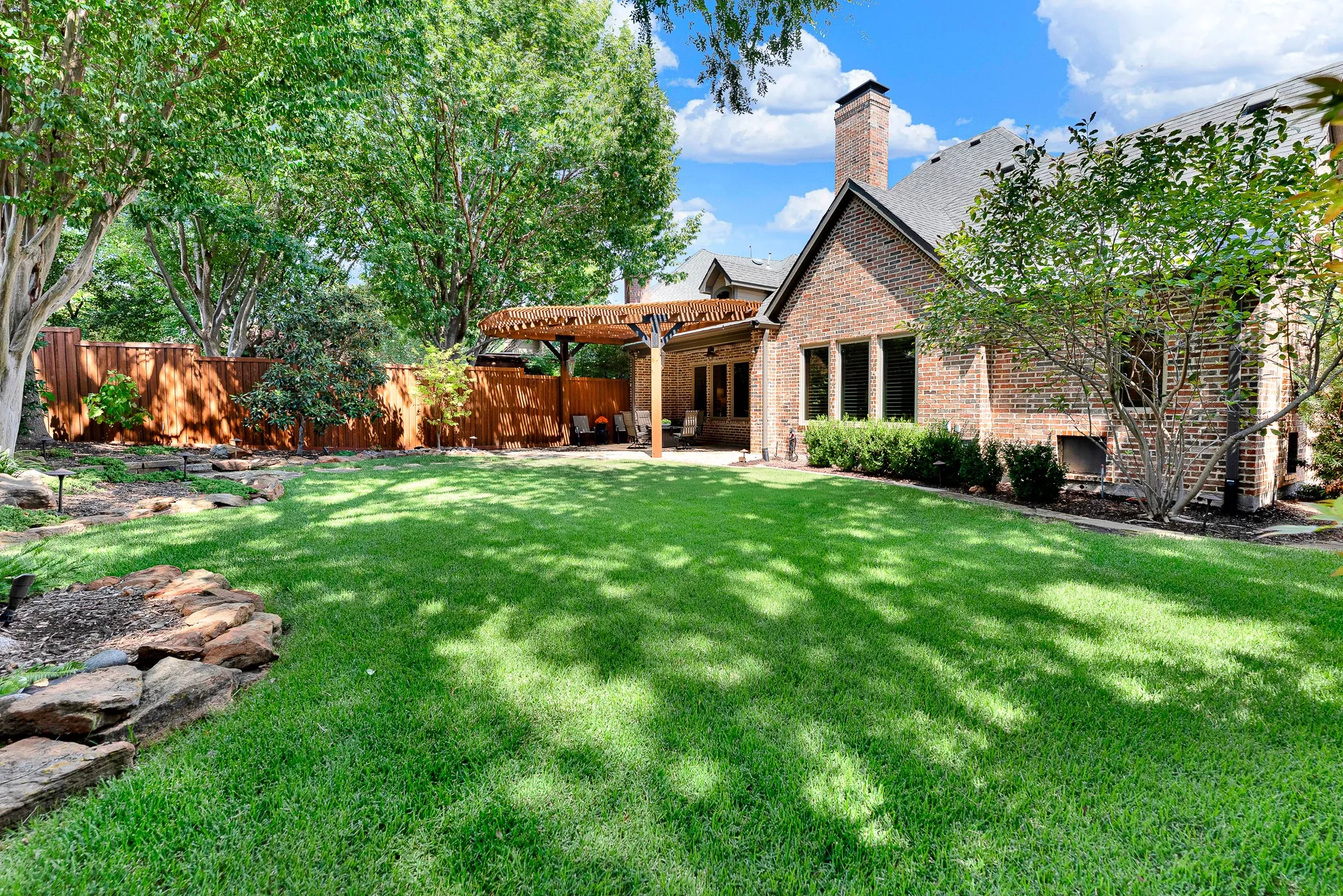 Single Family Residence For Sale in Collin County , 2140 Sutton Place, Plano, Texas 75093, 3 Bedroom, 3 Bathroom, 2 Garage spaces, 3,117 Sqft, built in 1996, mls#21373250, Real Estate Agent in Plano, Homes For Sale in Collin county, Homes For Sale in Plano, Realtor in Plano Texas, Real Estate Brokerage Independent Realty Texas, Luminita Cordes Realtor