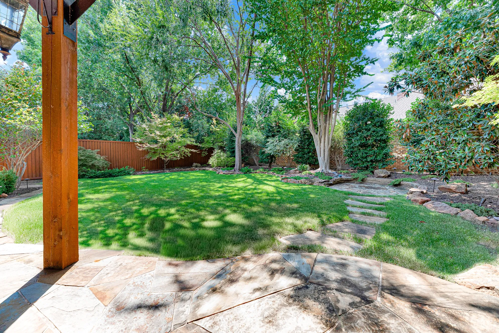 Single Family Residence For Sale in Collin County , 2140 Sutton Place, Plano, Texas 75093, 3 Bedroom, 3 Bathroom, 2 Garage spaces, 3,117 Sqft, built in 1996, mls#21373250, Real Estate Agent in Plano, Homes For Sale in Collin county, Homes For Sale in Plano, Realtor in Plano Texas, Real Estate Brokerage Independent Realty Texas, Luminita Cordes Realtor