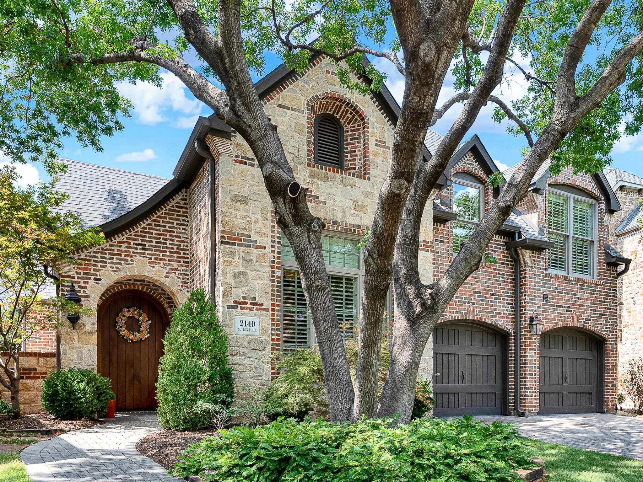 Single Family Residence For Sale in Collin County , 2140 Sutton Place, Plano, Texas 75093, 3 Bedroom, 3 Bathroom, 2 Garage spaces, 3,117 Sqft, built in 1996, mls#21373250, Real Estate Agent in Plano, Homes For Sale in Collin county, Homes For Sale in Plano, Realtor in Plano Texas, Real Estate Brokerage Independent Realty Texas, Luminita Cordes Realtor
