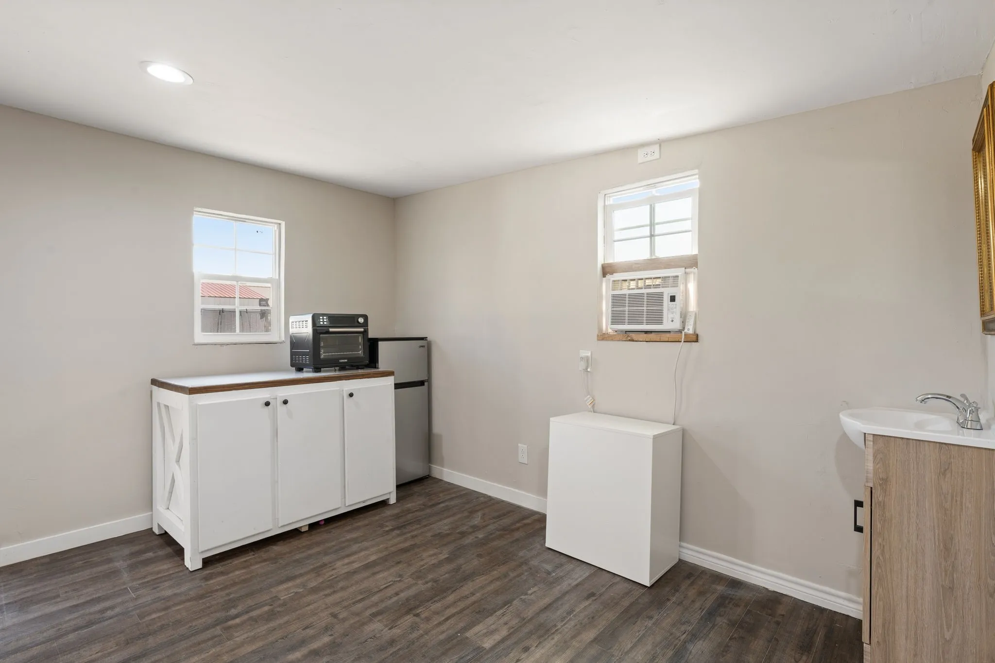 Single Family Residence For Sale in Kaufman County , 10991 Richard Circle, Forney, Texas 75126, 4 Bedroom, 4 Bathroom, 2 Garage spaces, 2,366 Sqft, built in 1999, mls#21382616, Real Estate Agent in Forney, Homes For Sale in Kaufman county, Homes For Sale in Forney, Realtor in Forney Texas, Real Estate Brokerage Independent Realty Texas, Luminita Cordes Realtor