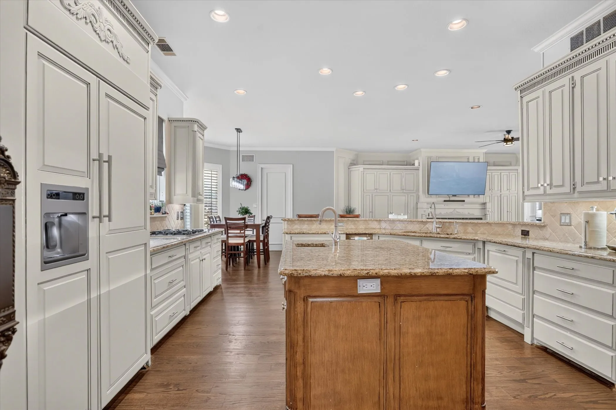 Single Family Residence For Sale in Collin County , 5144 Bellerive Drive, Dallas, Texas 75287, 4 Bedroom, 5 Bathroom, 3 Garage spaces, 4,369 Sqft, built in 1990, mls#21382682, Real Estate Agent in Dallas, Homes For Sale in Collin county, Homes For Sale in Dallas, Realtor in Dallas Texas, Real Estate Brokerage Independent Realty Texas, Luminita Cordes Realtor