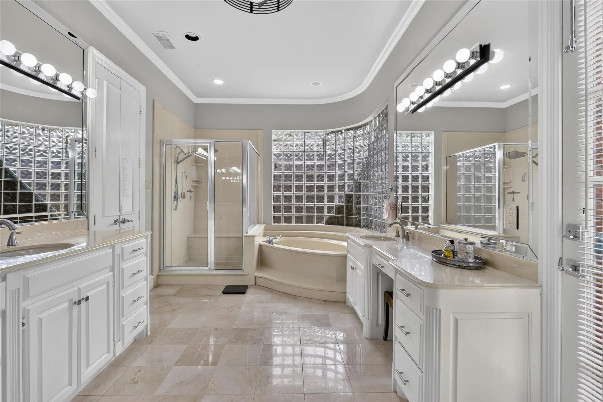 Single Family Residence For Sale in Collin County , 5144 Bellerive Drive, Dallas, Texas 75287, 4 Bedroom, 5 Bathroom, 3 Garage spaces, 4,369 Sqft, built in 1990, mls#21382682, Real Estate Agent in Dallas, Homes For Sale in Collin county, Homes For Sale in Dallas, Realtor in Dallas Texas, Real Estate Brokerage Independent Realty Texas, Luminita Cordes Realtor