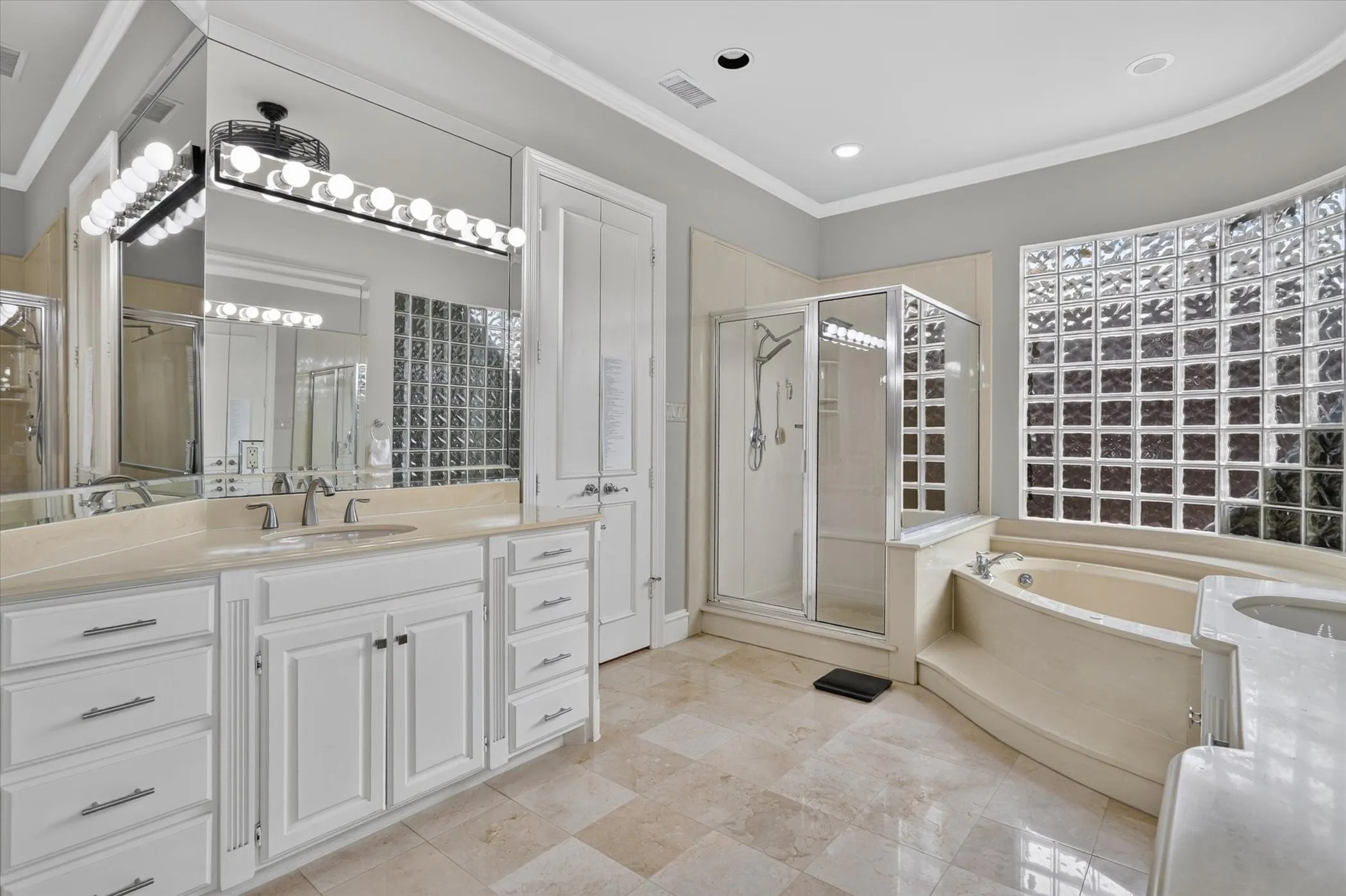 Single Family Residence For Sale in Collin County , 5144 Bellerive Drive, Dallas, Texas 75287, 4 Bedroom, 5 Bathroom, 3 Garage spaces, 4,369 Sqft, built in 1990, mls#21382682, Real Estate Agent in Dallas, Homes For Sale in Collin county, Homes For Sale in Dallas, Realtor in Dallas Texas, Real Estate Brokerage Independent Realty Texas, Luminita Cordes Realtor