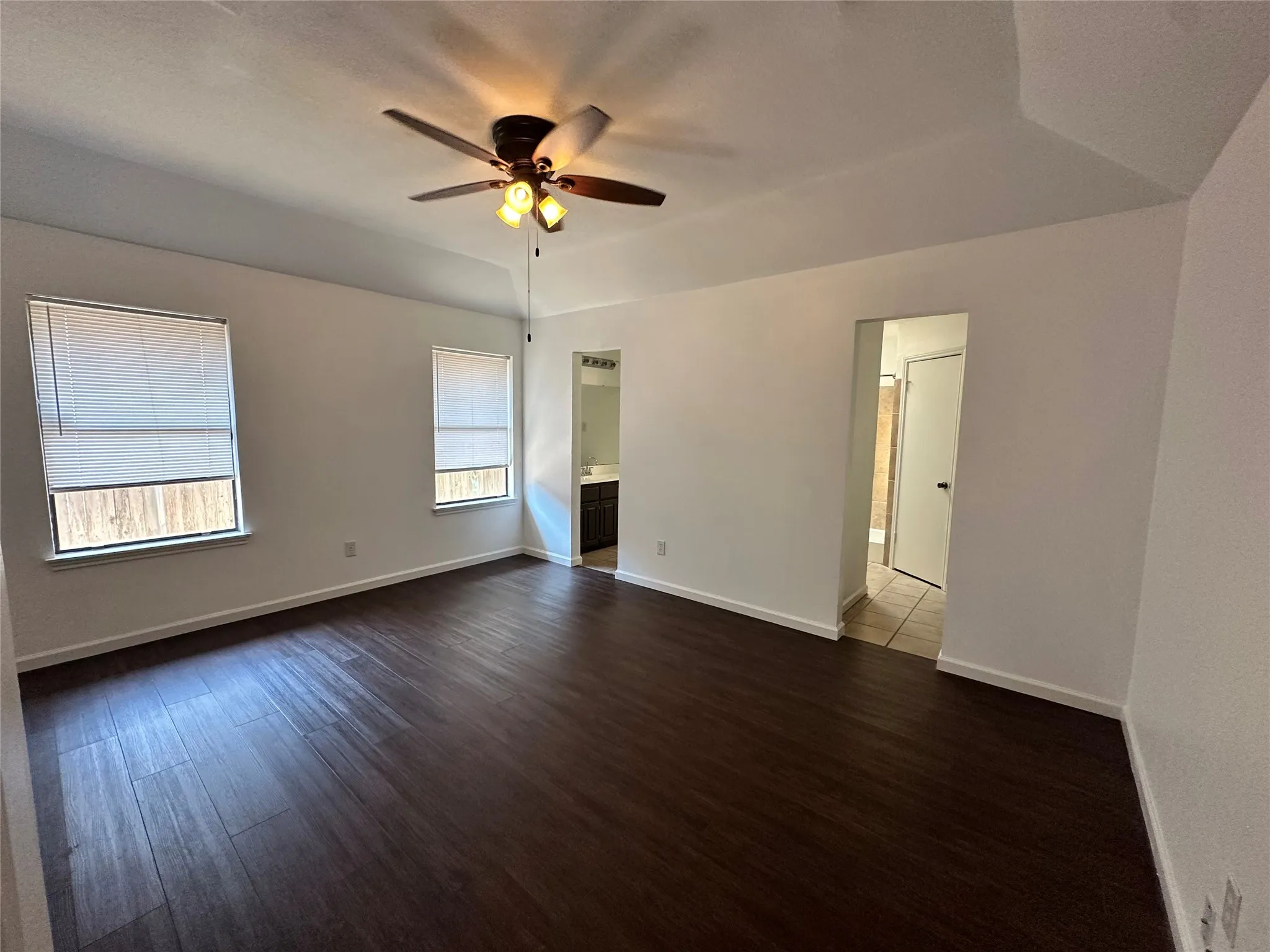 Single Family Residence For Rent in Tarrant County , 4636 Ringold Drive, Fort Worth, Texas 76133, 3 Bedroom, 2 Bathroom, 2 Garage spaces, 1,684 Sqft, built in 1980, mls#21382364, Real Estate Agent in Fort Worth, Homes For Rent in Tarrant county, Homes For Rent in Fort Worth, Realtor in Fort Worth Texas, Real Estate Brokerage Independent Realty Texas, Luminita Cordes Realtor