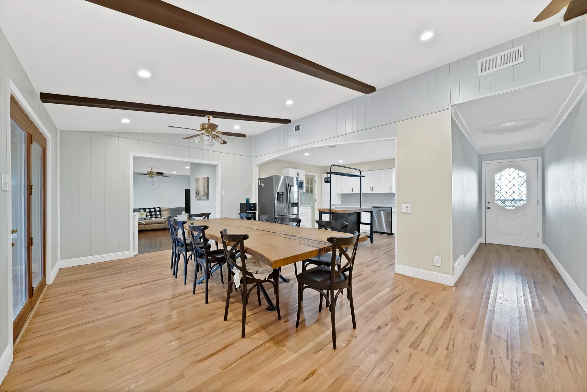 Single Family Residence For Sale in Ellis County , 452 E Pecan Tree Road, Waxahachie, Texas 75165, 3 Bedroom, 2 Bathroom, 2 Garage spaces, 2,266 Sqft, built in 1974, mls#21382680, Real Estate Agent in Waxahachie, Homes For Sale in Ellis county, Homes For Sale in Waxahachie, Realtor in Waxahachie Texas, Real Estate Brokerage Independent Realty Texas, Luminita Cordes Realtor