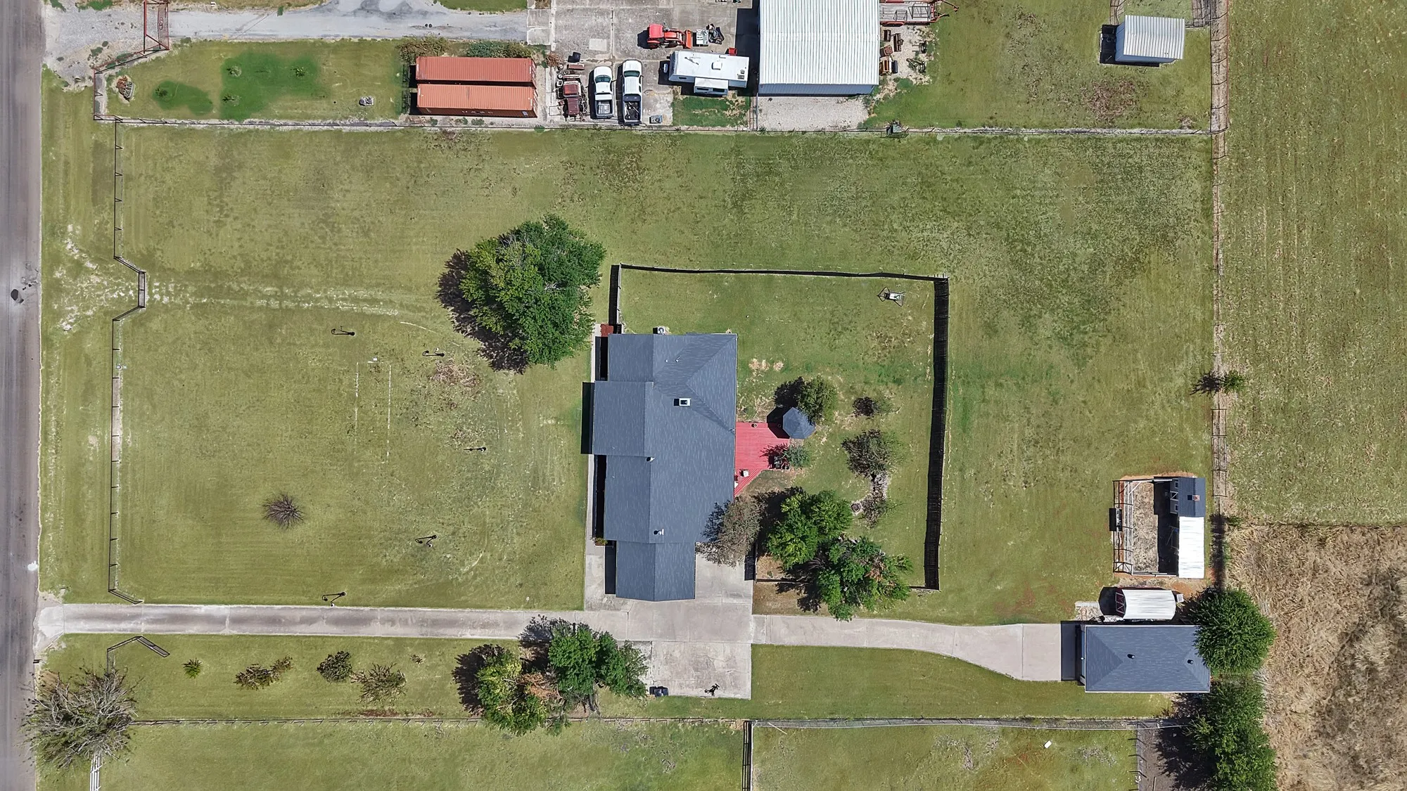 Single Family Residence For Sale in Ellis County , 452 E Pecan Tree Road, Waxahachie, Texas 75165, 3 Bedroom, 2 Bathroom, 2 Garage spaces, 2,266 Sqft, built in 1974, mls#21382680, Real Estate Agent in Waxahachie, Homes For Sale in Ellis county, Homes For Sale in Waxahachie, Realtor in Waxahachie Texas, Real Estate Brokerage Independent Realty Texas, Luminita Cordes Realtor