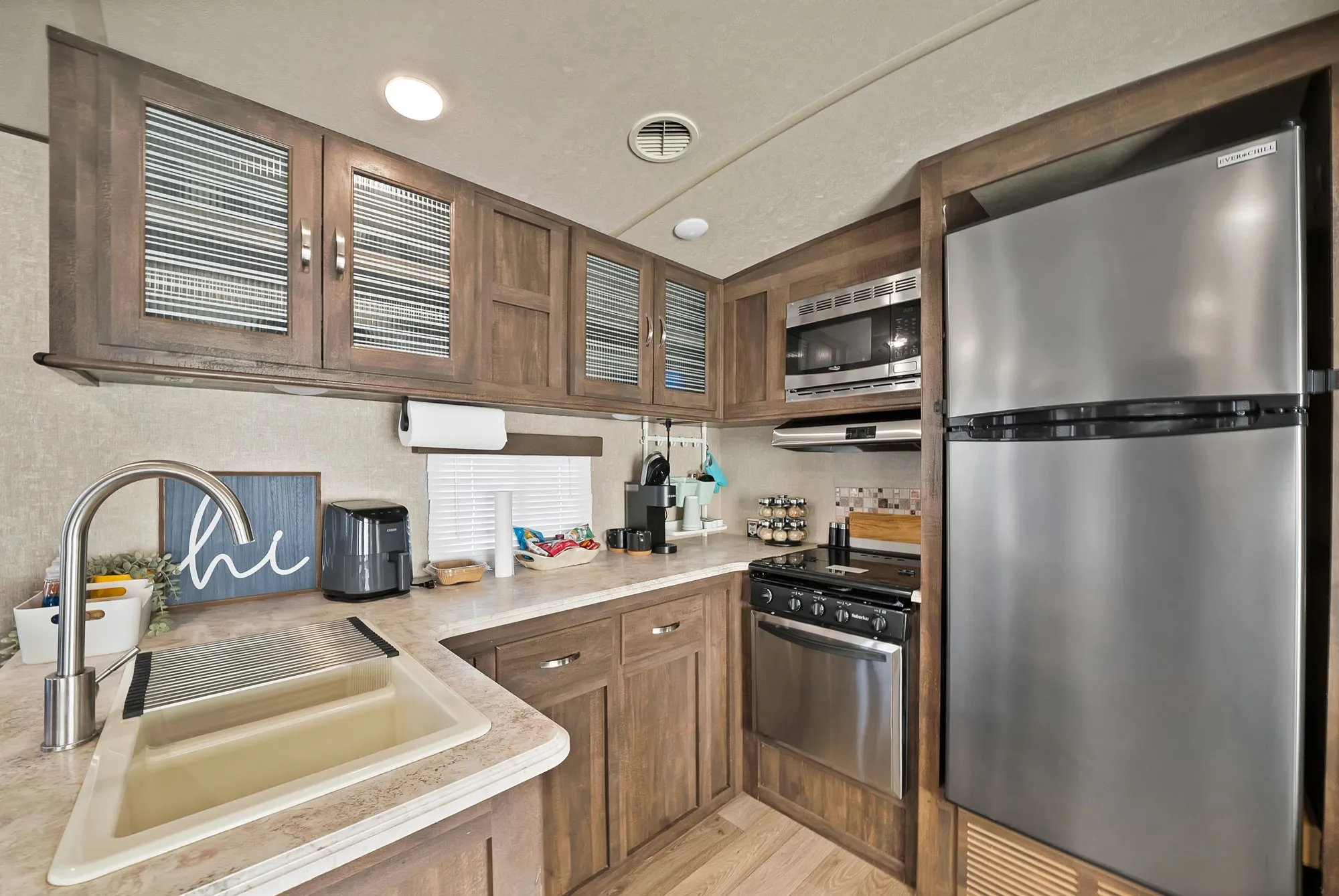 Single Family Residence For Sale in Ellis County , 452 E Pecan Tree Road, Waxahachie, Texas 75165, 3 Bedroom, 2 Bathroom, 2 Garage spaces, 2,266 Sqft, built in 1974, mls#21382680, Real Estate Agent in Waxahachie, Homes For Sale in Ellis county, Homes For Sale in Waxahachie, Realtor in Waxahachie Texas, Real Estate Brokerage Independent Realty Texas, Luminita Cordes Realtor