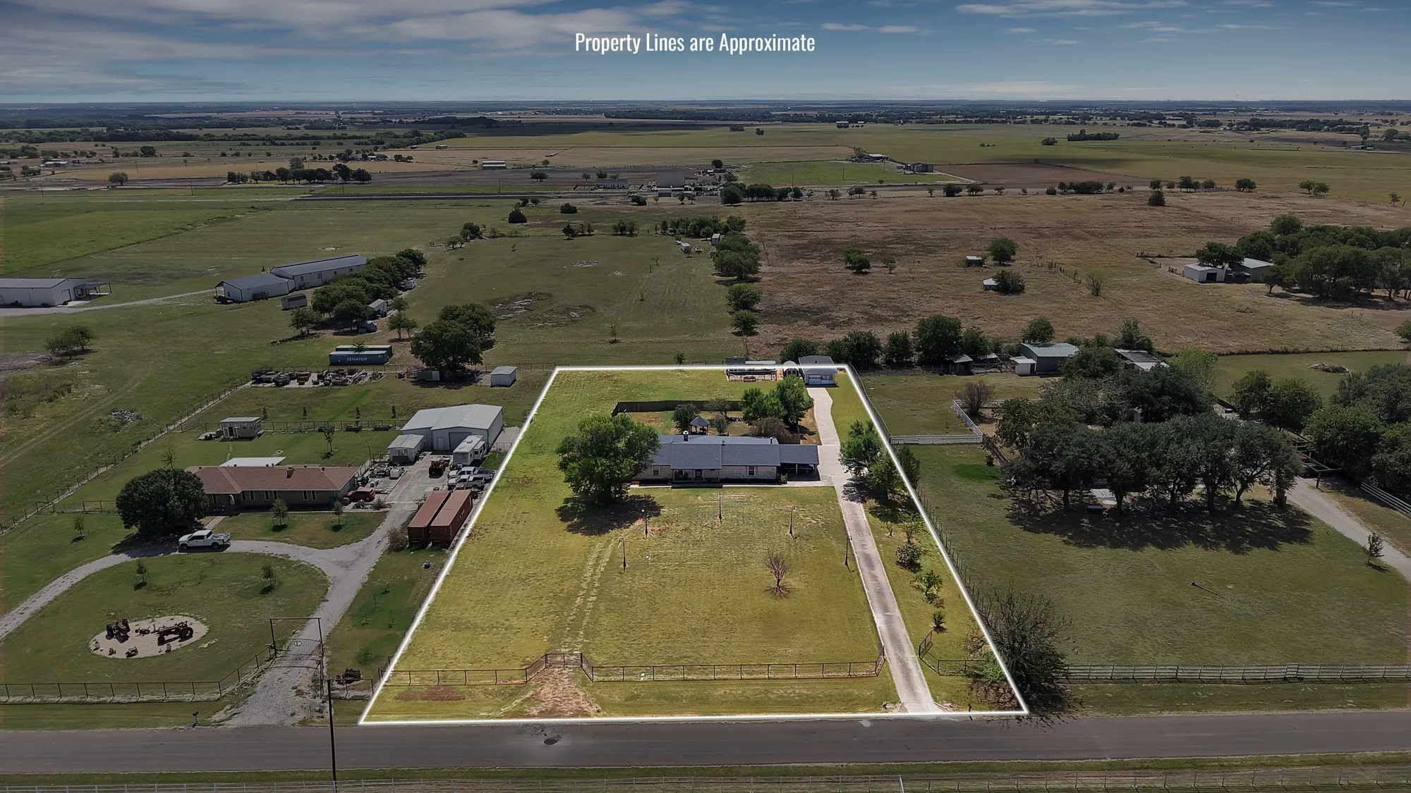 Single Family Residence For Sale in Ellis County , 452 E Pecan Tree Road, Waxahachie, Texas 75165, 3 Bedroom, 2 Bathroom, 2 Garage spaces, 2,266 Sqft, built in 1974, mls#21382680, Real Estate Agent in Waxahachie, Homes For Sale in Ellis county, Homes For Sale in Waxahachie, Realtor in Waxahachie Texas, Real Estate Brokerage Independent Realty Texas, Luminita Cordes Realtor