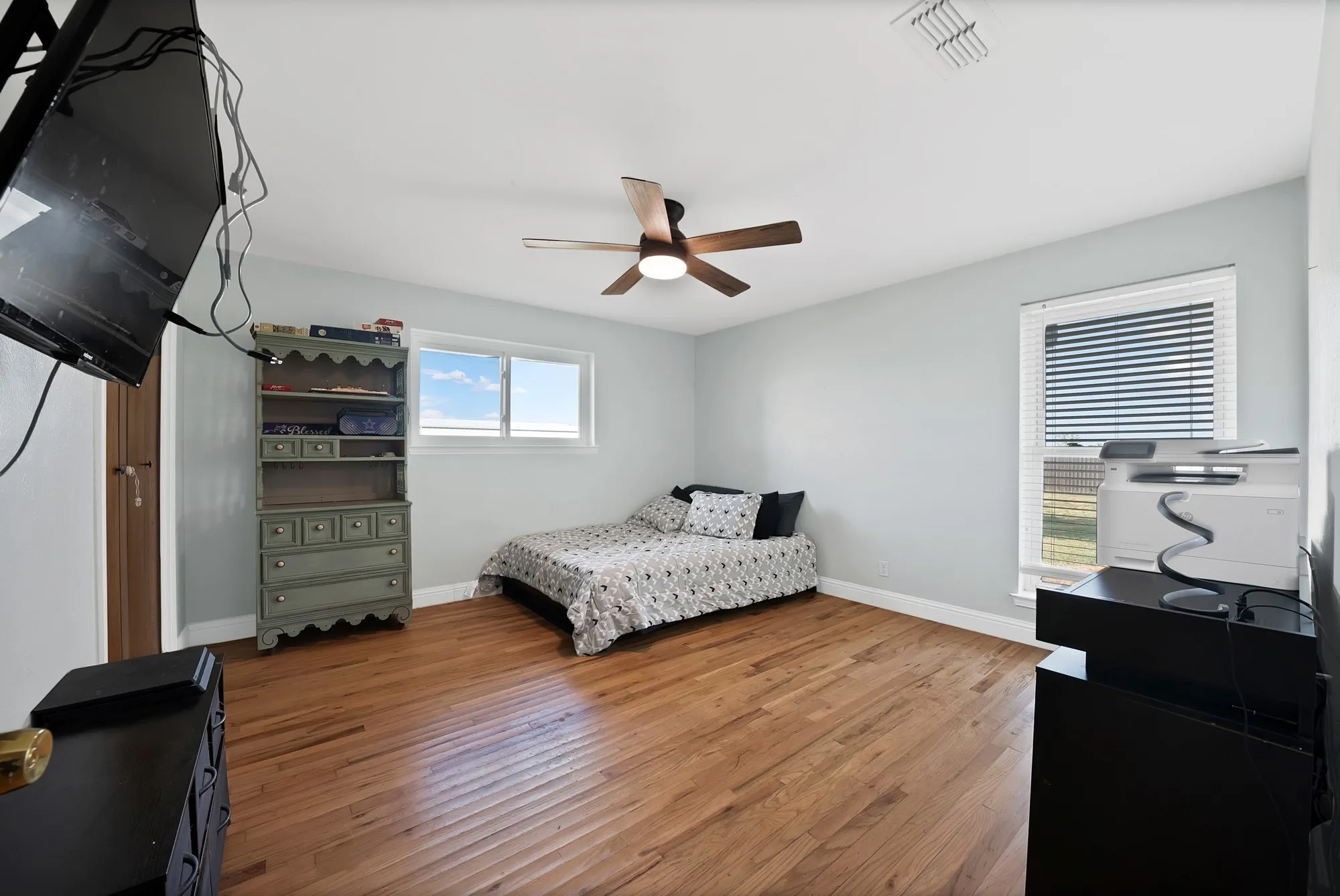Single Family Residence For Sale in Ellis County , 452 E Pecan Tree Road, Waxahachie, Texas 75165, 3 Bedroom, 2 Bathroom, 2 Garage spaces, 2,266 Sqft, built in 1974, mls#21382680, Real Estate Agent in Waxahachie, Homes For Sale in Ellis county, Homes For Sale in Waxahachie, Realtor in Waxahachie Texas, Real Estate Brokerage Independent Realty Texas, Luminita Cordes Realtor