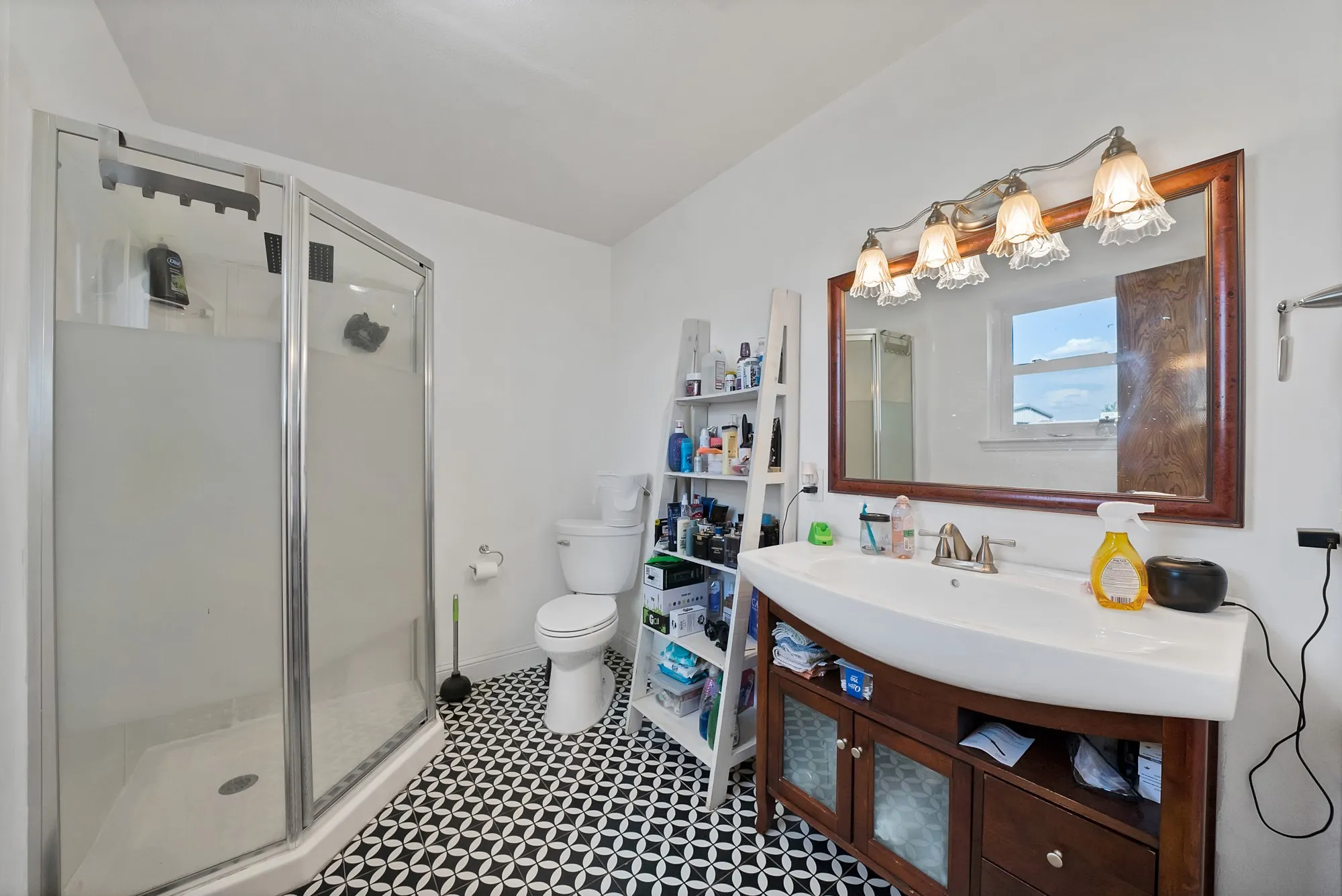 Single Family Residence For Sale in Ellis County , 452 E Pecan Tree Road, Waxahachie, Texas 75165, 3 Bedroom, 2 Bathroom, 2 Garage spaces, 2,266 Sqft, built in 1974, mls#21382680, Real Estate Agent in Waxahachie, Homes For Sale in Ellis county, Homes For Sale in Waxahachie, Realtor in Waxahachie Texas, Real Estate Brokerage Independent Realty Texas, Luminita Cordes Realtor