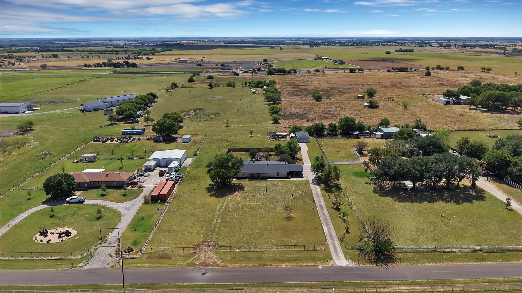 Single Family Residence For Sale in Ellis County , 452 E Pecan Tree Road, Waxahachie, Texas 75165, 3 Bedroom, 2 Bathroom, 2 Garage spaces, 2,266 Sqft, built in 1974, mls#21382680, Real Estate Agent in Waxahachie, Homes For Sale in Ellis county, Homes For Sale in Waxahachie, Realtor in Waxahachie Texas, Real Estate Brokerage Independent Realty Texas, Luminita Cordes Realtor