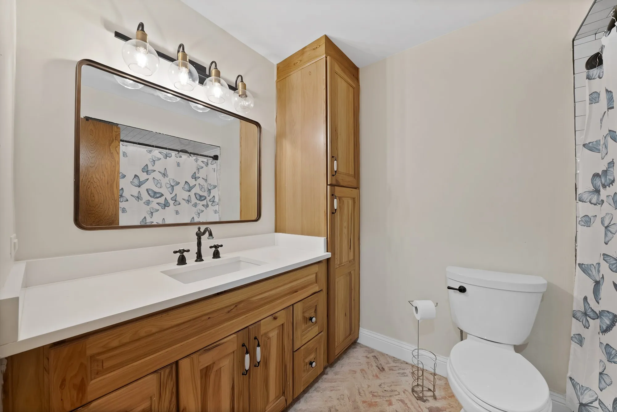 Single Family Residence For Sale in Ellis County , 452 E Pecan Tree Road, Waxahachie, Texas 75165, 3 Bedroom, 2 Bathroom, 2 Garage spaces, 2,266 Sqft, built in 1974, mls#21382680, Real Estate Agent in Waxahachie, Homes For Sale in Ellis county, Homes For Sale in Waxahachie, Realtor in Waxahachie Texas, Real Estate Brokerage Independent Realty Texas, Luminita Cordes Realtor