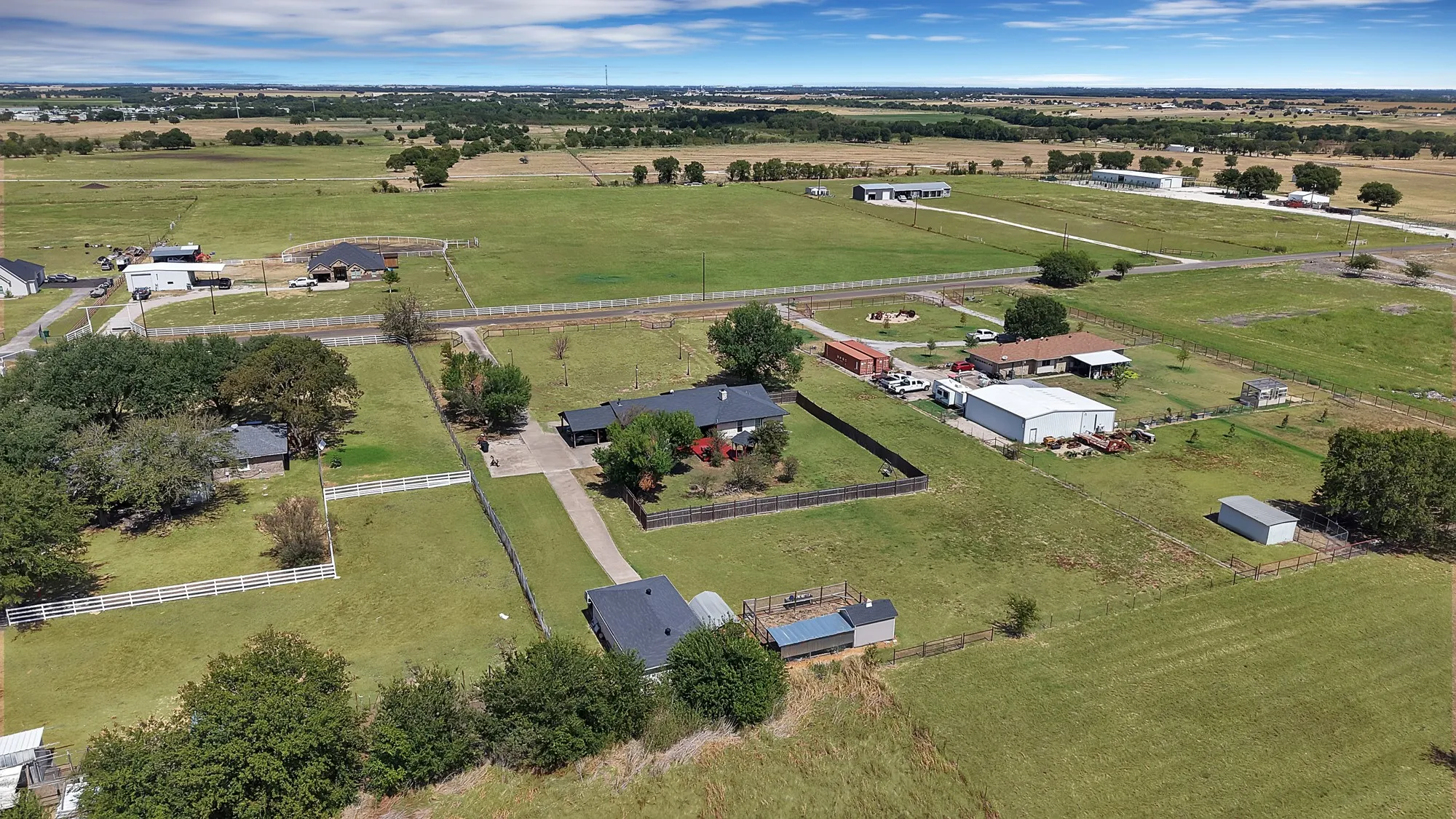 Single Family Residence For Sale in Ellis County , 452 E Pecan Tree Road, Waxahachie, Texas 75165, 3 Bedroom, 2 Bathroom, 2 Garage spaces, 2,266 Sqft, built in 1974, mls#21382680, Real Estate Agent in Waxahachie, Homes For Sale in Ellis county, Homes For Sale in Waxahachie, Realtor in Waxahachie Texas, Real Estate Brokerage Independent Realty Texas, Luminita Cordes Realtor