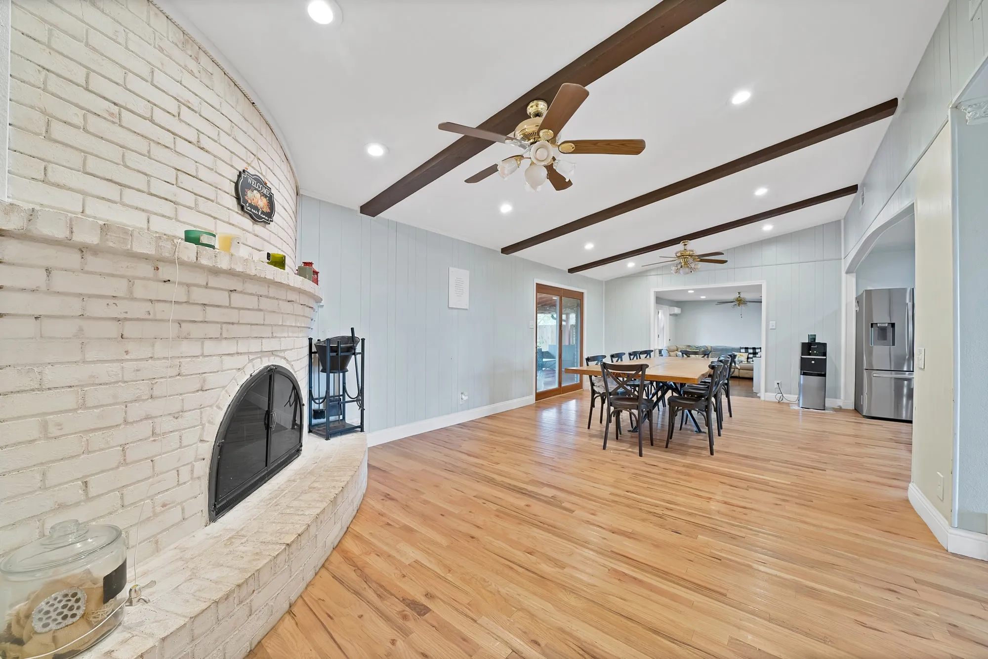 Single Family Residence For Sale in Ellis County , 452 E Pecan Tree Road, Waxahachie, Texas 75165, 3 Bedroom, 2 Bathroom, 2 Garage spaces, 2,266 Sqft, built in 1974, mls#21382680, Real Estate Agent in Waxahachie, Homes For Sale in Ellis county, Homes For Sale in Waxahachie, Realtor in Waxahachie Texas, Real Estate Brokerage Independent Realty Texas, Luminita Cordes Realtor