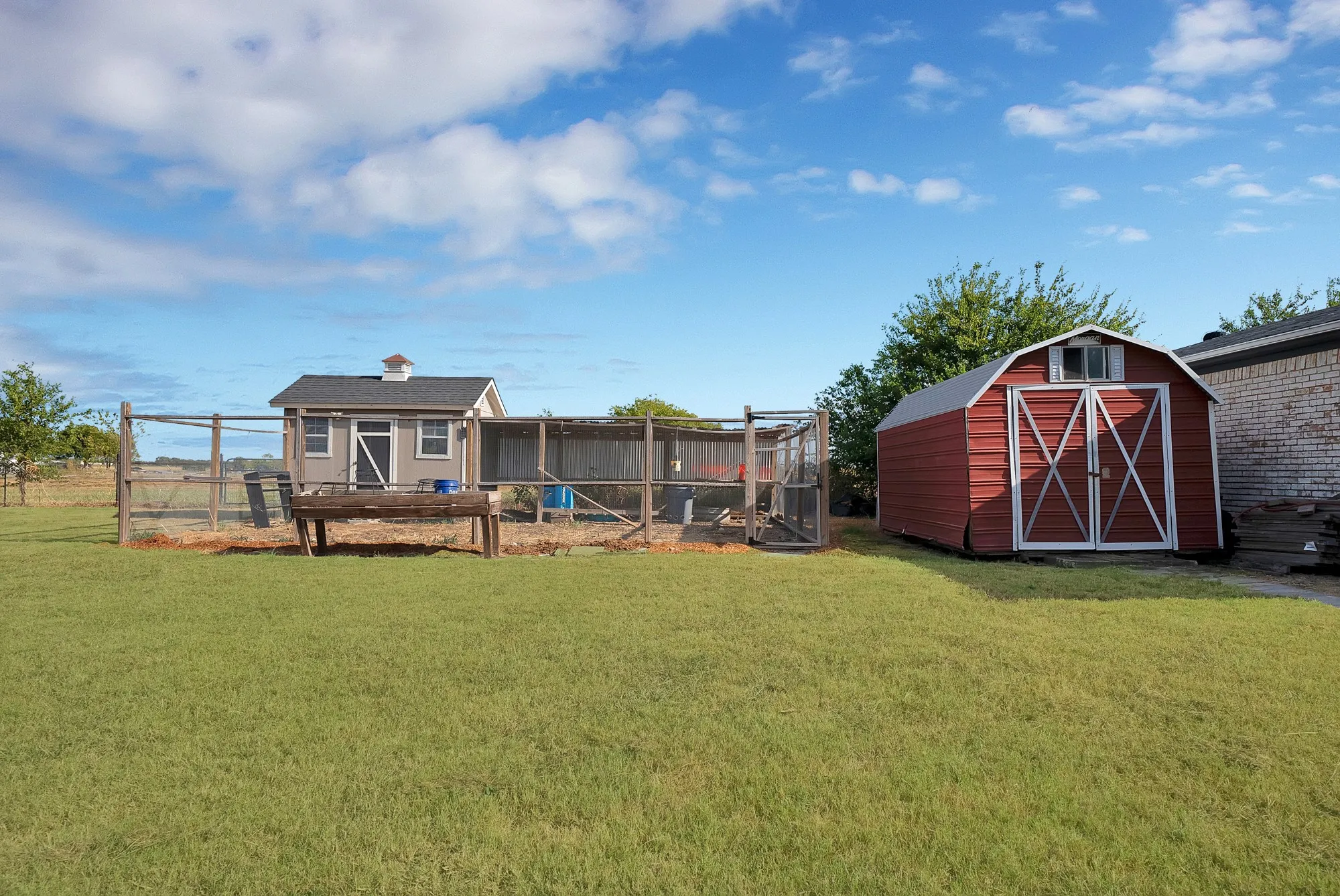 Single Family Residence For Sale in Ellis County , 452 E Pecan Tree Road, Waxahachie, Texas 75165, 3 Bedroom, 2 Bathroom, 2 Garage spaces, 2,266 Sqft, built in 1974, mls#21382680, Real Estate Agent in Waxahachie, Homes For Sale in Ellis county, Homes For Sale in Waxahachie, Realtor in Waxahachie Texas, Real Estate Brokerage Independent Realty Texas, Luminita Cordes Realtor