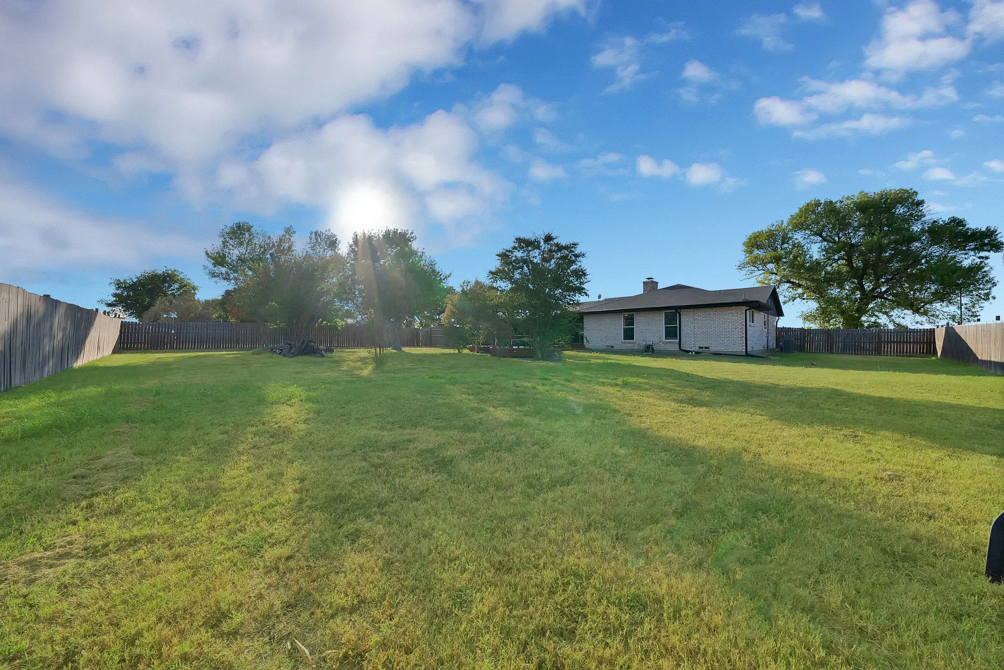 Single Family Residence For Sale in Ellis County , 452 E Pecan Tree Road, Waxahachie, Texas 75165, 3 Bedroom, 2 Bathroom, 2 Garage spaces, 2,266 Sqft, built in 1974, mls#21382680, Real Estate Agent in Waxahachie, Homes For Sale in Ellis county, Homes For Sale in Waxahachie, Realtor in Waxahachie Texas, Real Estate Brokerage Independent Realty Texas, Luminita Cordes Realtor