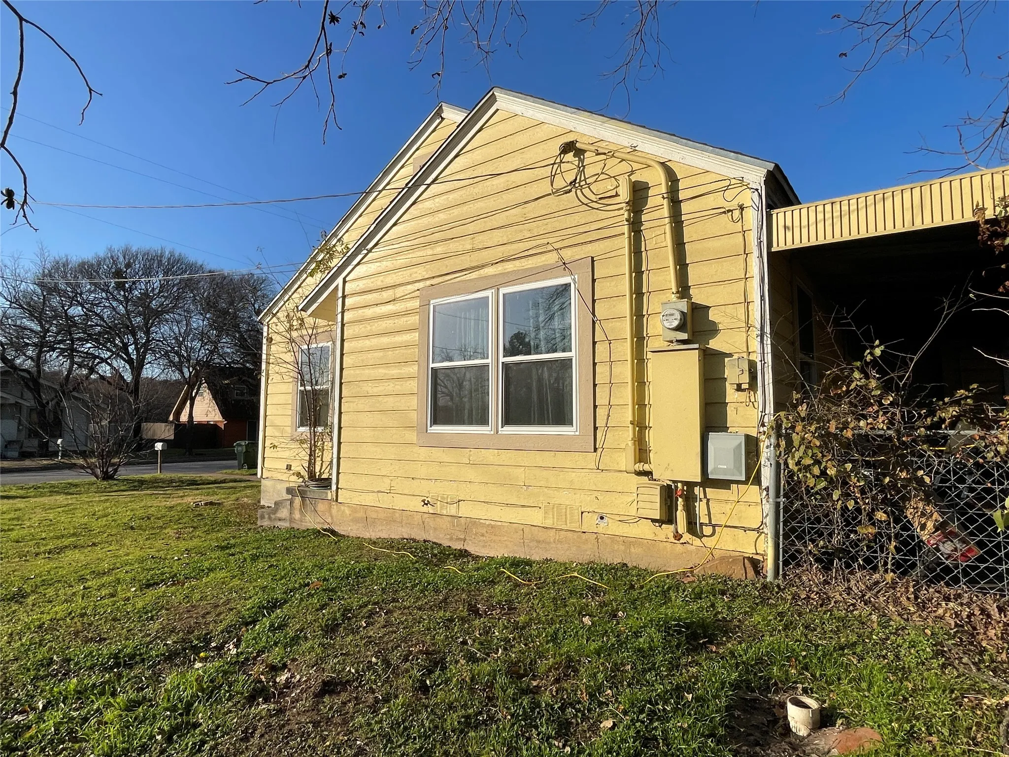 Single Family Residence For Sale in Palo Pinto County , 1702 NW 1st Avenue, Mineral Wells, Texas 76067, 3 Bedroom, 1 Bathroom, Garage spaces, 1,256 Sqft, built in 1940, mls#21382687, Real Estate Agent in Mineral Wells, Homes For Sale in Palo Pinto county, Homes For Sale in Mineral Wells, Realtor in Mineral Wells Texas, Real Estate Brokerage Independent Realty Texas, Luminita Cordes Realtor