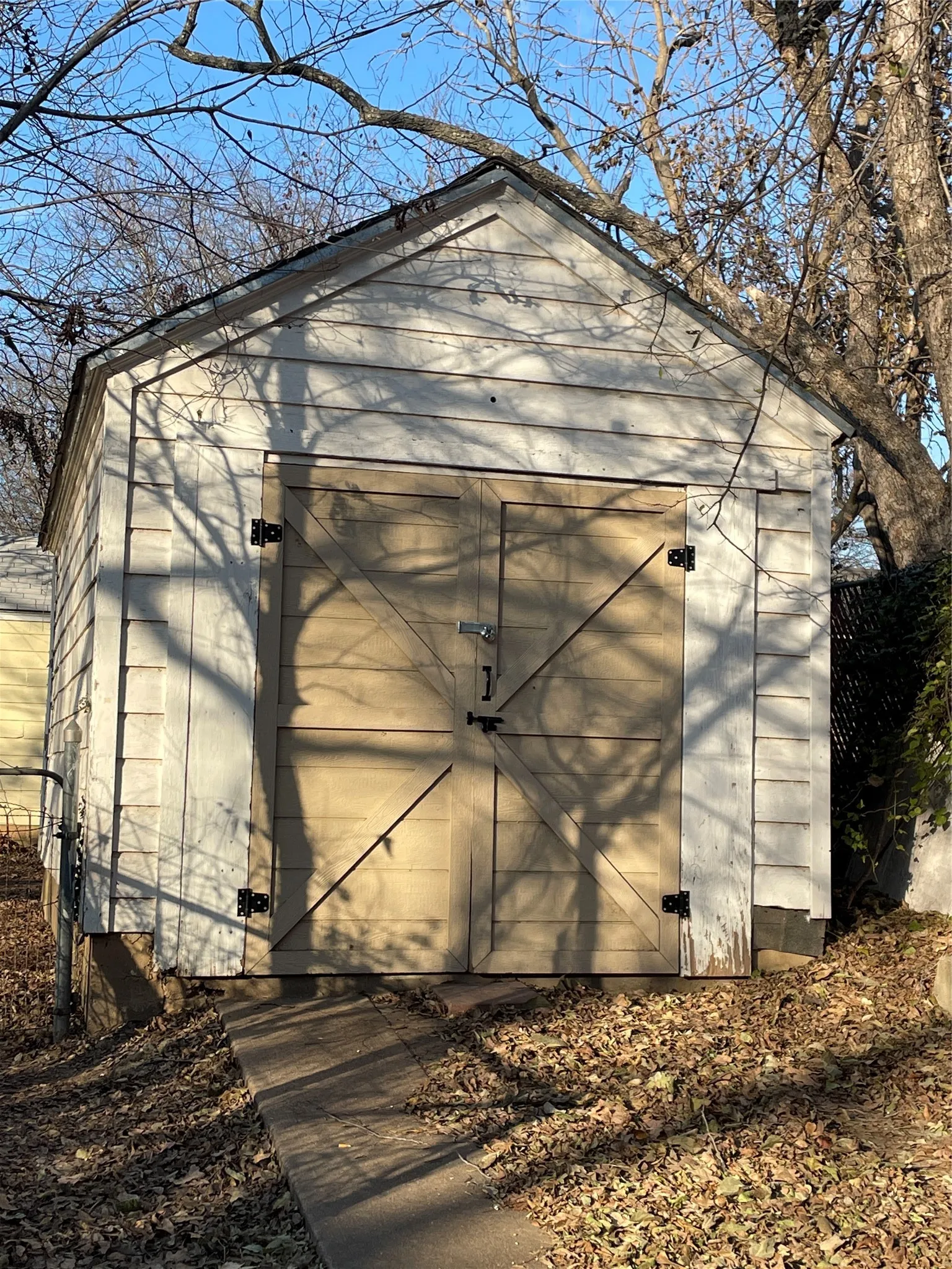 Detached storage