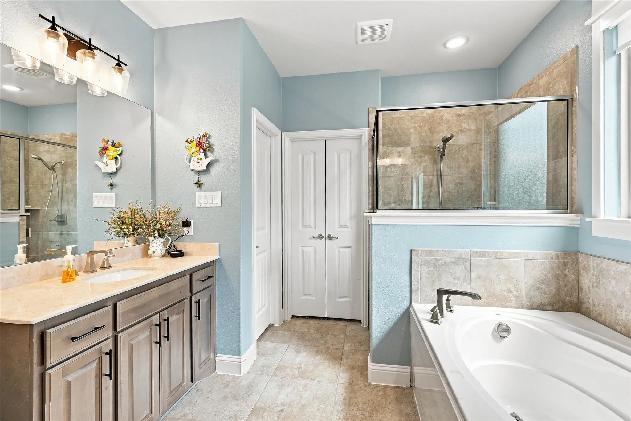 Single Family Residence For Sale in Tarrant County , 4868 Nickeldale Court, Fort Worth, Texas 76244, 4 Bedroom, 4 Bathroom, 3 Garage spaces, 3,030 Sqft, built in 2019, mls#21381715, Real Estate Agent in Fort Worth, Homes For Sale in Tarrant county, Homes For Sale in Fort Worth, Realtor in Fort Worth Texas, Real Estate Brokerage Independent Realty Texas, Luminita Cordes Realtor