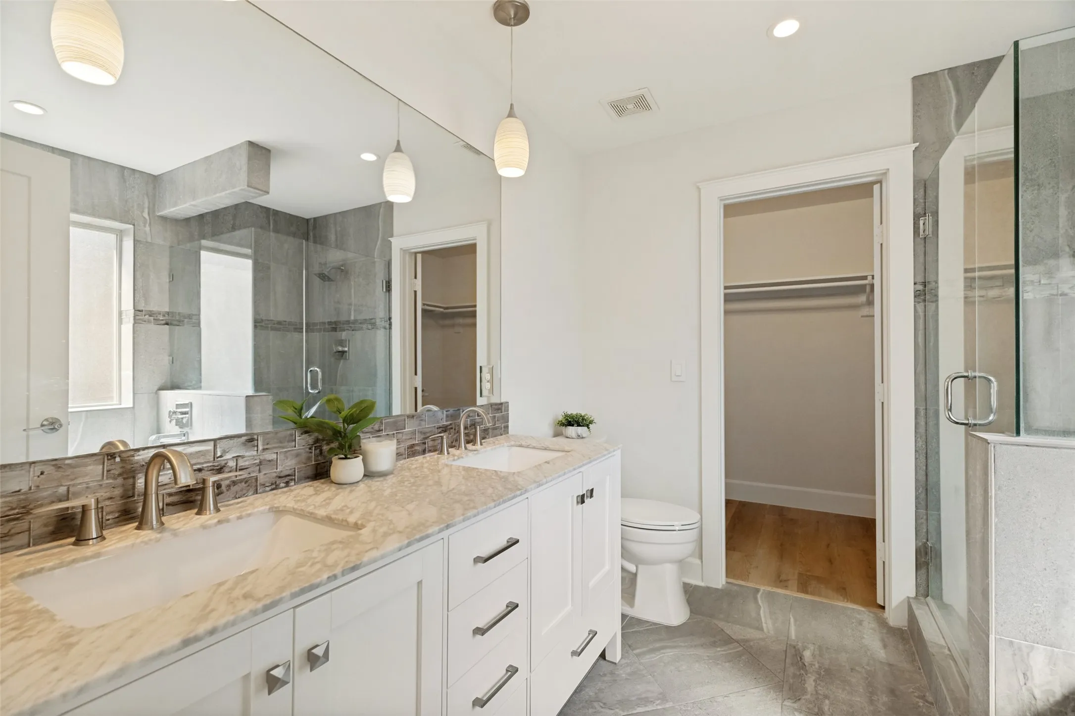 Single Family Residence For Sale in Collin County , 1016 Scenic Hills Drive, Mc Kinney, Texas 75071, 5 Bedroom, 3 Bathroom, 2 Garage spaces, 3,263 Sqft, built in 2016, mls#21334078, Real Estate Agent in Mc Kinney, Homes For Sale in Collin county, Homes For Sale in Mc Kinney, Realtor in Mc Kinney Texas, Real Estate Brokerage Independent Realty Texas, Luminita Cordes Realtor