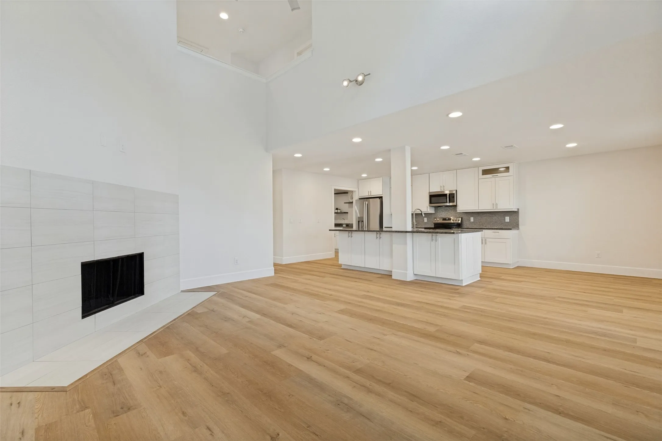 Single Family Residence For Sale in Collin County , 1016 Scenic Hills Drive, Mc Kinney, Texas 75071, 5 Bedroom, 3 Bathroom, 2 Garage spaces, 3,263 Sqft, built in 2016, mls#21334078, Real Estate Agent in Mc Kinney, Homes For Sale in Collin county, Homes For Sale in Mc Kinney, Realtor in Mc Kinney Texas, Real Estate Brokerage Independent Realty Texas, Luminita Cordes Realtor