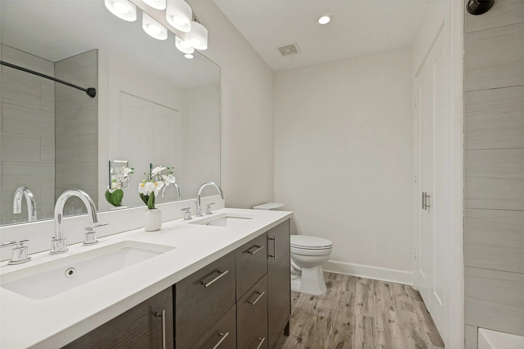 Single Family Residence For Sale in Collin County , 1016 Scenic Hills Drive, Mc Kinney, Texas 75071, 5 Bedroom, 3 Bathroom, 2 Garage spaces, 3,263 Sqft, built in 2016, mls#21334078, Real Estate Agent in Mc Kinney, Homes For Sale in Collin county, Homes For Sale in Mc Kinney, Realtor in Mc Kinney Texas, Real Estate Brokerage Independent Realty Texas, Luminita Cordes Realtor