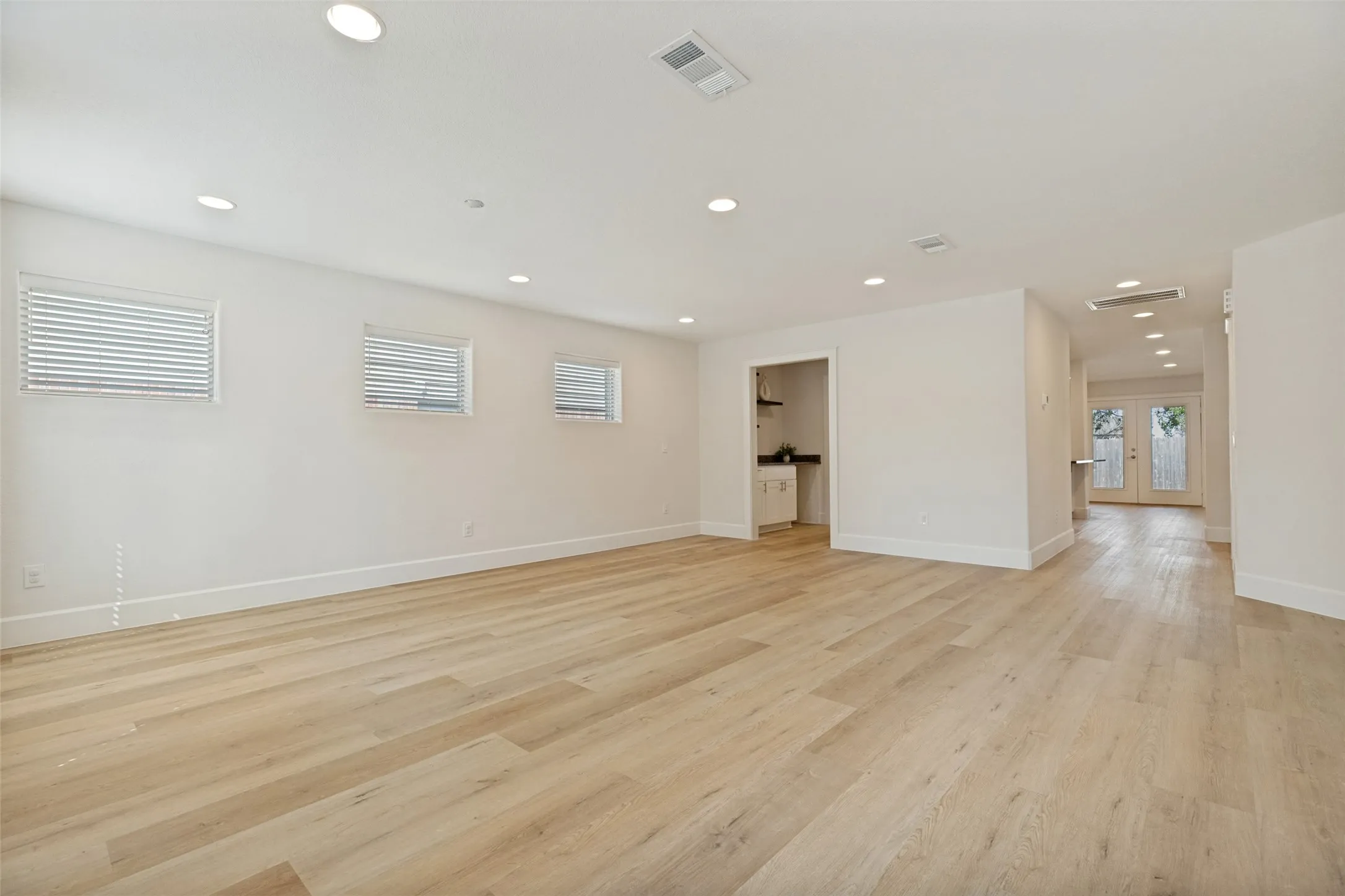 Single Family Residence For Sale in Collin County , 1016 Scenic Hills Drive, Mc Kinney, Texas 75071, 5 Bedroom, 3 Bathroom, 2 Garage spaces, 3,263 Sqft, built in 2016, mls#21334078, Real Estate Agent in Mc Kinney, Homes For Sale in Collin county, Homes For Sale in Mc Kinney, Realtor in Mc Kinney Texas, Real Estate Brokerage Independent Realty Texas, Luminita Cordes Realtor
