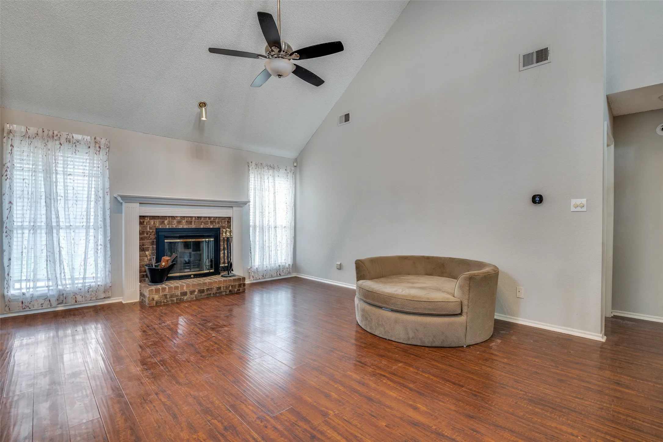 Single Family Residence For Rent in Denton County , 2916 Renaissance Circle, Dallas, Texas 75287, 3 Bedroom, 3 Bathroom, 2 Garage spaces, 1,704 Sqft, built in 1991, mls#21382695, Real Estate Agent in Dallas, Homes For Rent in Denton county, Homes For Rent in Dallas, Realtor in Dallas Texas, Real Estate Brokerage Independent Realty Texas, Luminita Cordes Realtor
