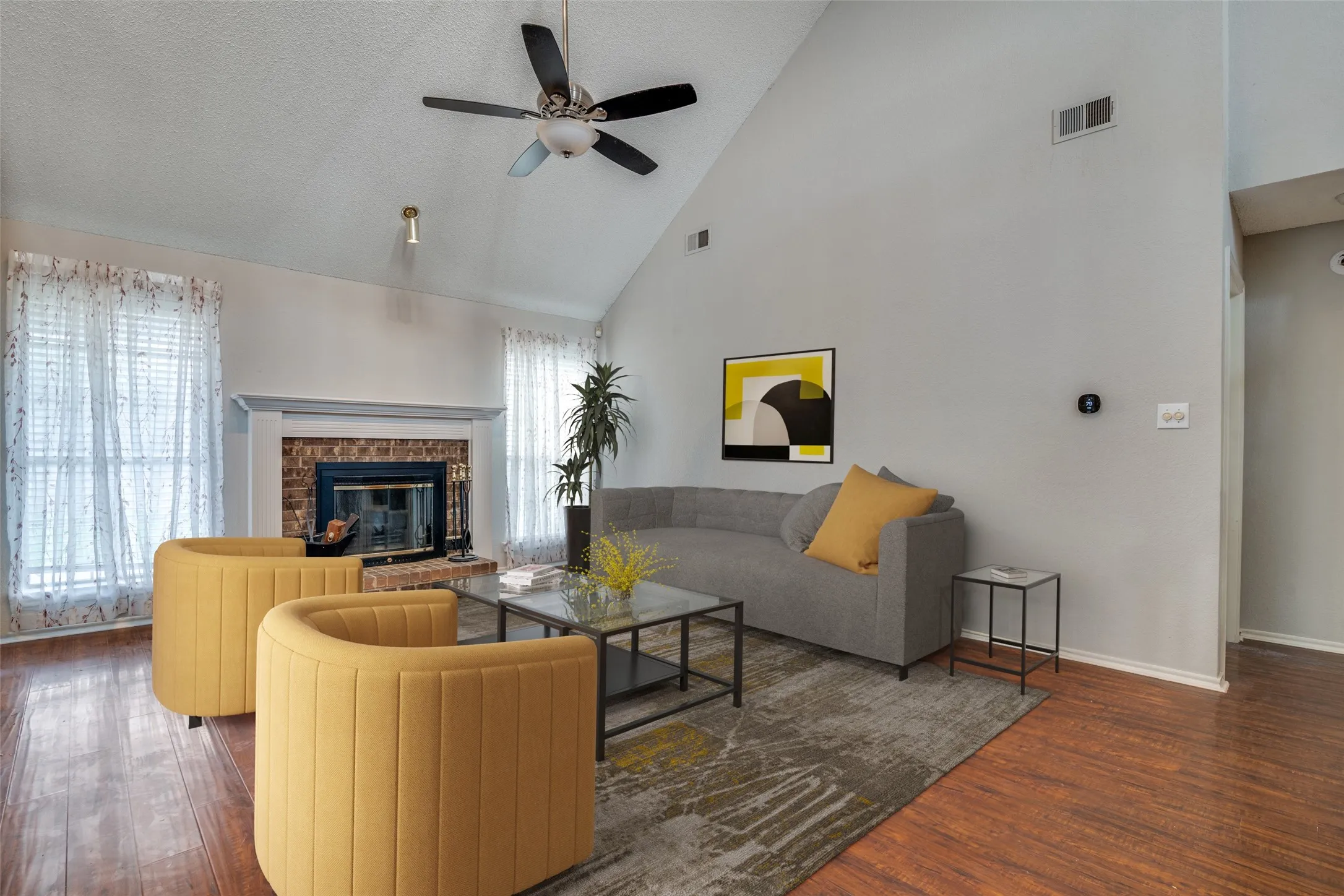 Single Family Residence For Rent in Denton County , 2916 Renaissance Circle, Dallas, Texas 75287, 3 Bedroom, 3 Bathroom, 2 Garage spaces, 1,704 Sqft, built in 1991, mls#21382695, Real Estate Agent in Dallas, Homes For Rent in Denton county, Homes For Rent in Dallas, Realtor in Dallas Texas, Real Estate Brokerage Independent Realty Texas, Luminita Cordes Realtor