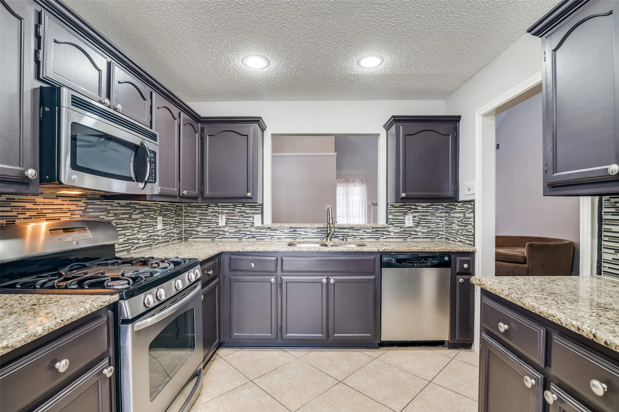 Single Family Residence For Rent in Denton County , 2916 Renaissance Circle, Dallas, Texas 75287, 3 Bedroom, 3 Bathroom, 2 Garage spaces, 1,704 Sqft, built in 1991, mls#21382695, Real Estate Agent in Dallas, Homes For Rent in Denton county, Homes For Rent in Dallas, Realtor in Dallas Texas, Real Estate Brokerage Independent Realty Texas, Luminita Cordes Realtor