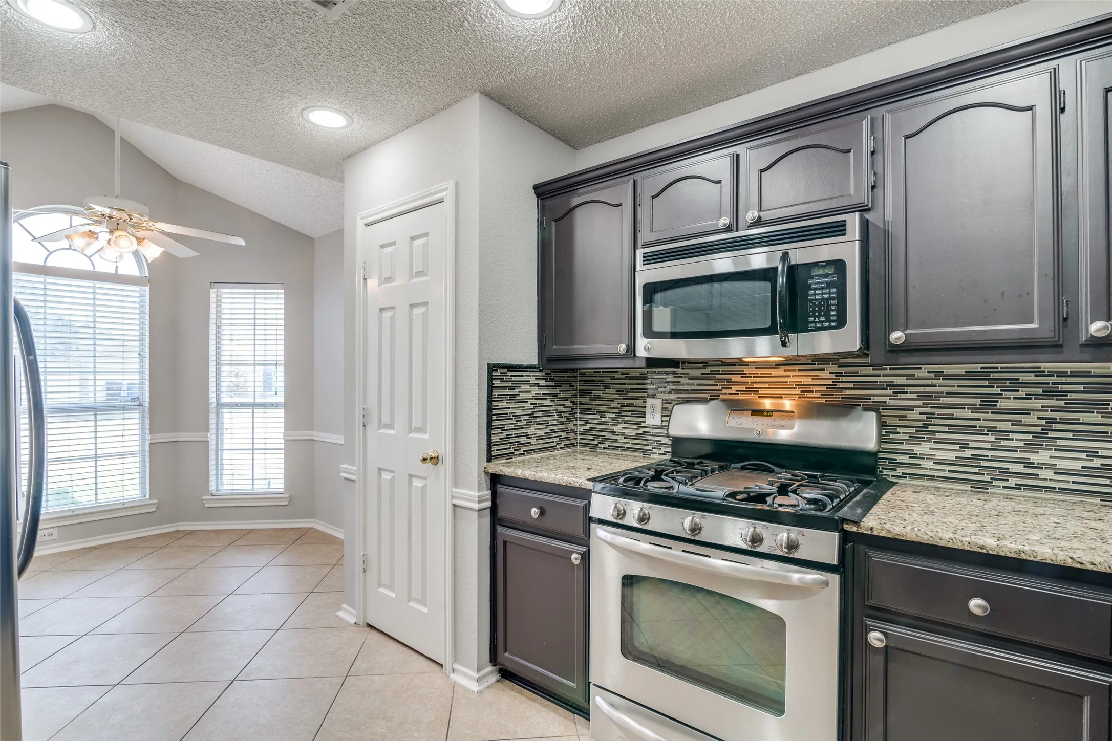 Single Family Residence For Rent in Denton County , 2916 Renaissance Circle, Dallas, Texas 75287, 3 Bedroom, 3 Bathroom, 2 Garage spaces, 1,704 Sqft, built in 1991, mls#21382695, Real Estate Agent in Dallas, Homes For Rent in Denton county, Homes For Rent in Dallas, Realtor in Dallas Texas, Real Estate Brokerage Independent Realty Texas, Luminita Cordes Realtor