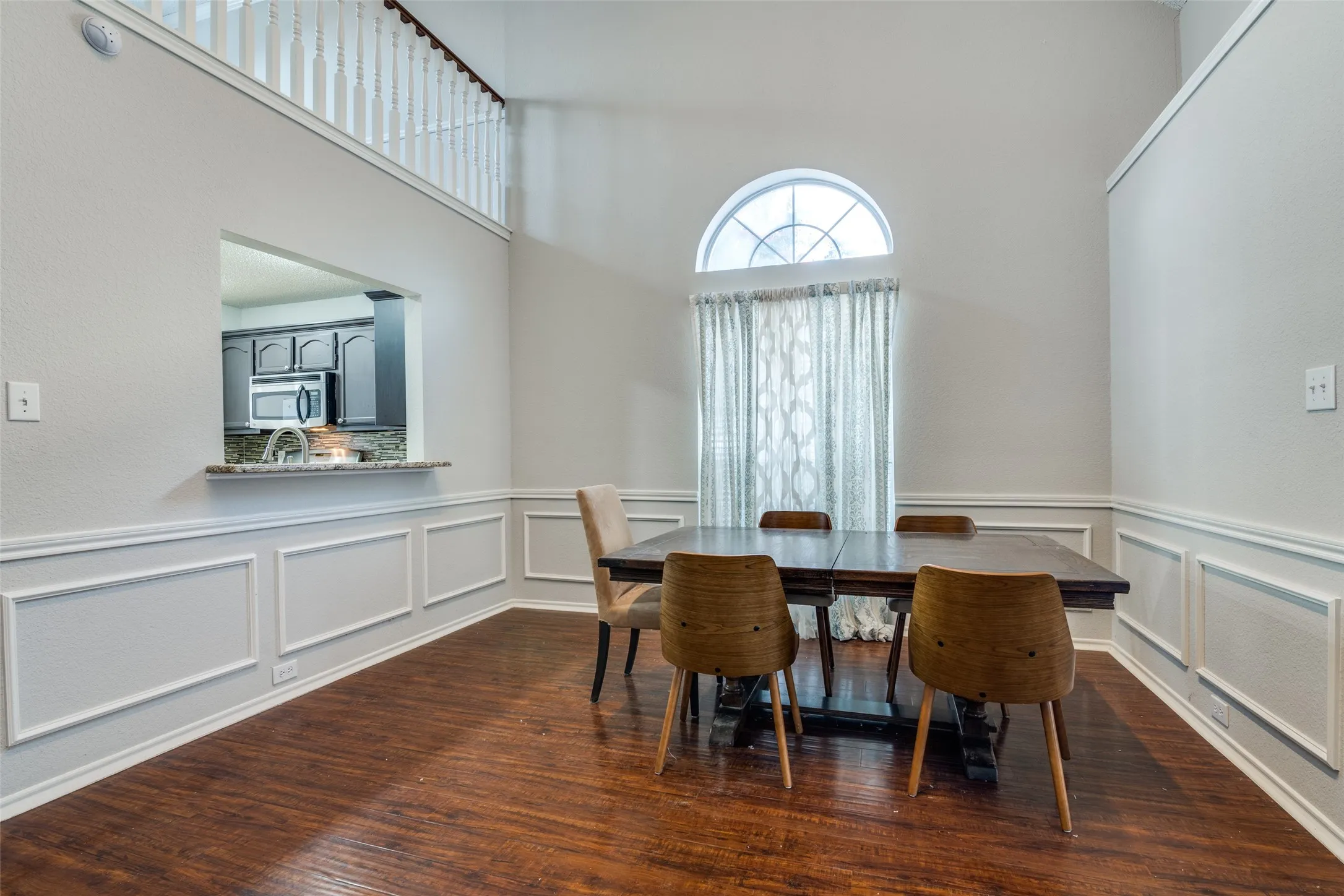 Single Family Residence For Rent in Denton County , 2916 Renaissance Circle, Dallas, Texas 75287, 3 Bedroom, 3 Bathroom, 2 Garage spaces, 1,704 Sqft, built in 1991, mls#21382695, Real Estate Agent in Dallas, Homes For Rent in Denton county, Homes For Rent in Dallas, Realtor in Dallas Texas, Real Estate Brokerage Independent Realty Texas, Luminita Cordes Realtor