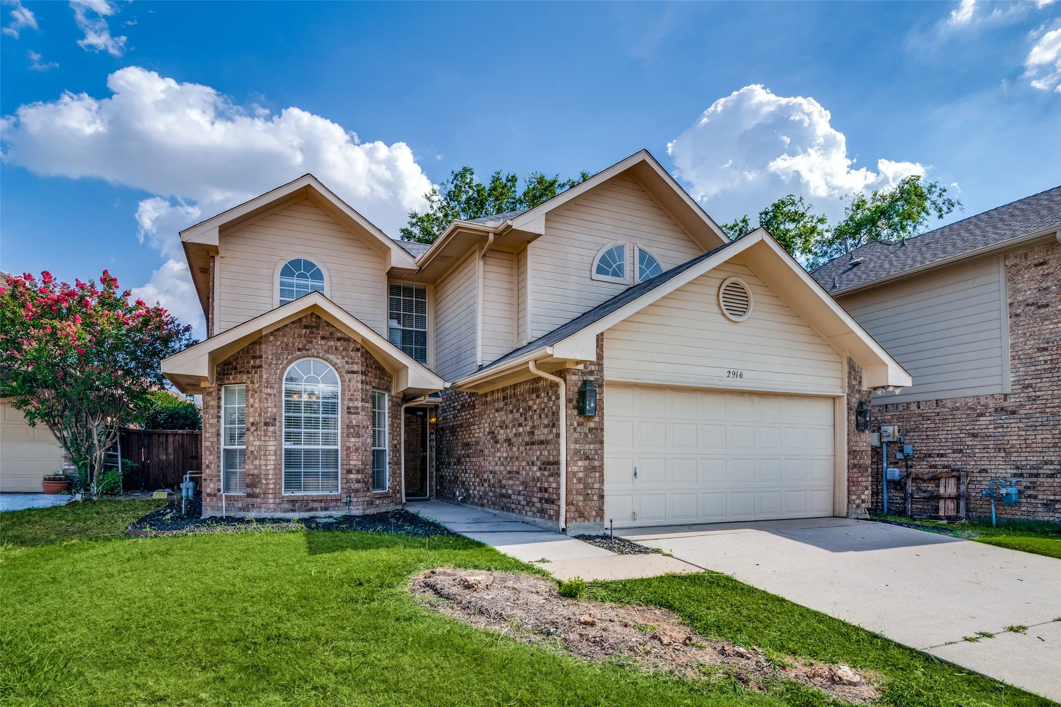 Single Family Residence For Rent in Denton County , 2916 Renaissance Circle, Dallas, Texas 75287, 3 Bedroom, 3 Bathroom, 2 Garage spaces, 1,704 Sqft, built in 1991, mls#21382695, Real Estate Agent in Dallas, Homes For Rent in Denton county, Homes For Rent in Dallas, Realtor in Dallas Texas, Real Estate Brokerage Independent Realty Texas, Luminita Cordes Realtor