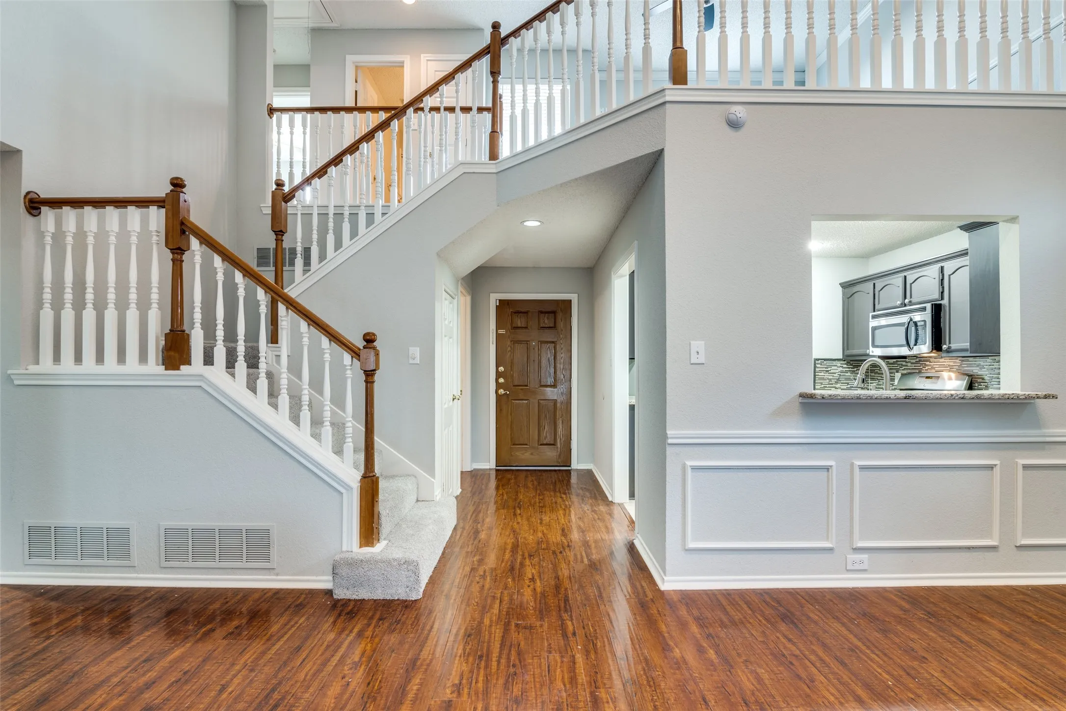 Single Family Residence For Rent in Denton County , 2916 Renaissance Circle, Dallas, Texas 75287, 3 Bedroom, 3 Bathroom, 2 Garage spaces, 1,704 Sqft, built in 1991, mls#21382695, Real Estate Agent in Dallas, Homes For Rent in Denton county, Homes For Rent in Dallas, Realtor in Dallas Texas, Real Estate Brokerage Independent Realty Texas, Luminita Cordes Realtor