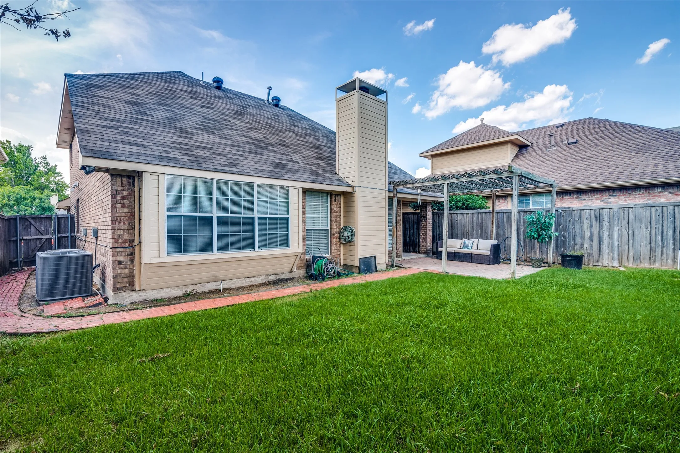 Single Family Residence For Rent in Denton County , 2916 Renaissance Circle, Dallas, Texas 75287, 3 Bedroom, 3 Bathroom, 2 Garage spaces, 1,704 Sqft, built in 1991, mls#21382695, Real Estate Agent in Dallas, Homes For Rent in Denton county, Homes For Rent in Dallas, Realtor in Dallas Texas, Real Estate Brokerage Independent Realty Texas, Luminita Cordes Realtor