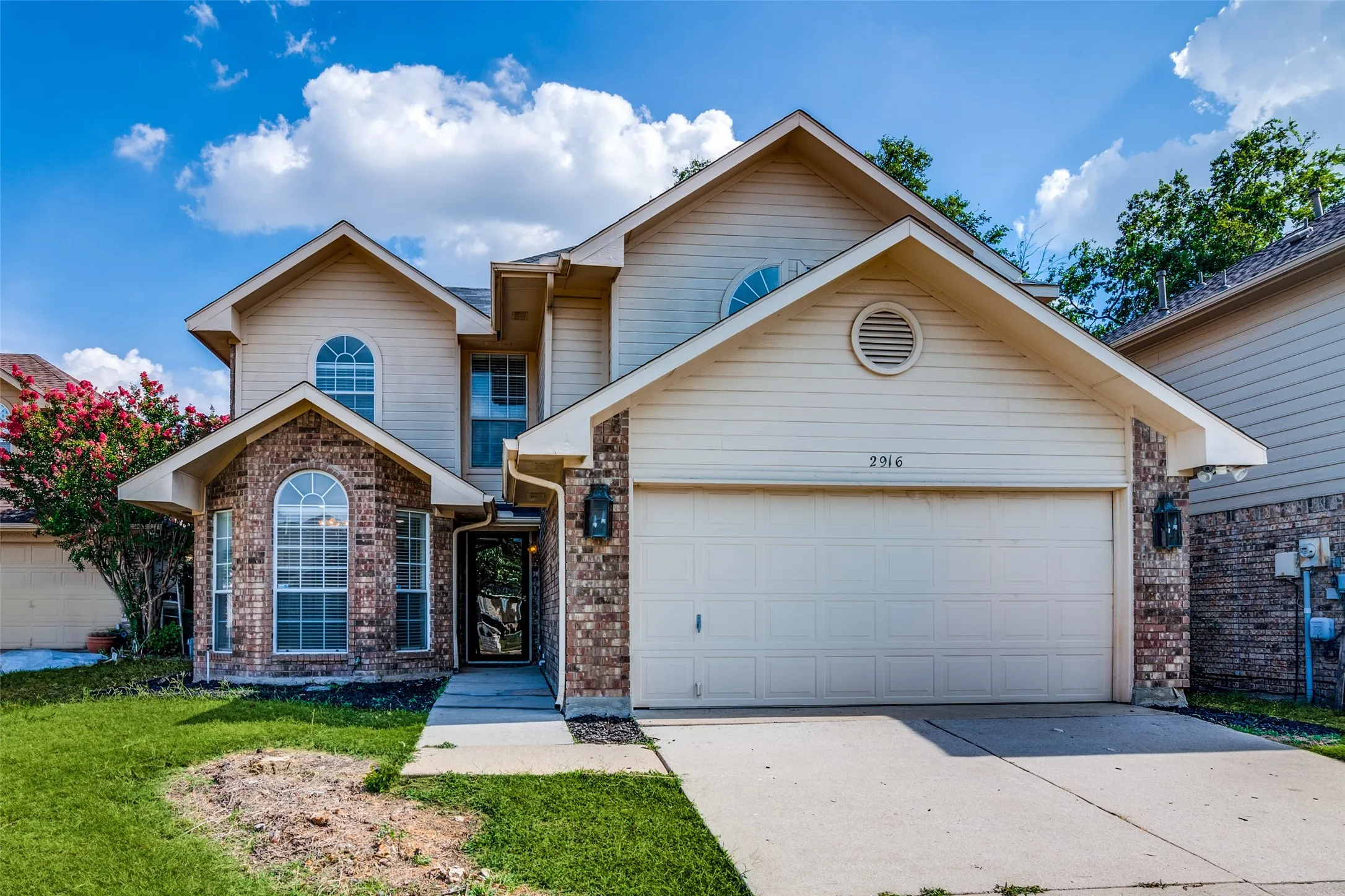 Single Family Residence For Rent in Denton County , 2916 Renaissance Circle, Dallas, Texas 75287, 3 Bedroom, 3 Bathroom, 2 Garage spaces, 1,704 Sqft, built in 1991, mls#21382695, Real Estate Agent in Dallas, Homes For Rent in Denton county, Homes For Rent in Dallas, Realtor in Dallas Texas, Real Estate Brokerage Independent Realty Texas, Luminita Cordes Realtor